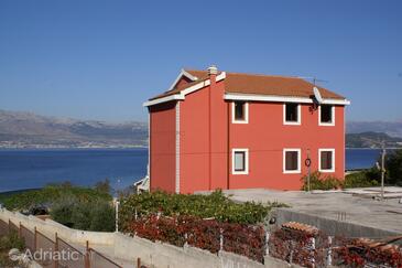 Property Slatine, Čiovo, Property 1128 - Apartments near sea with pebble beach.