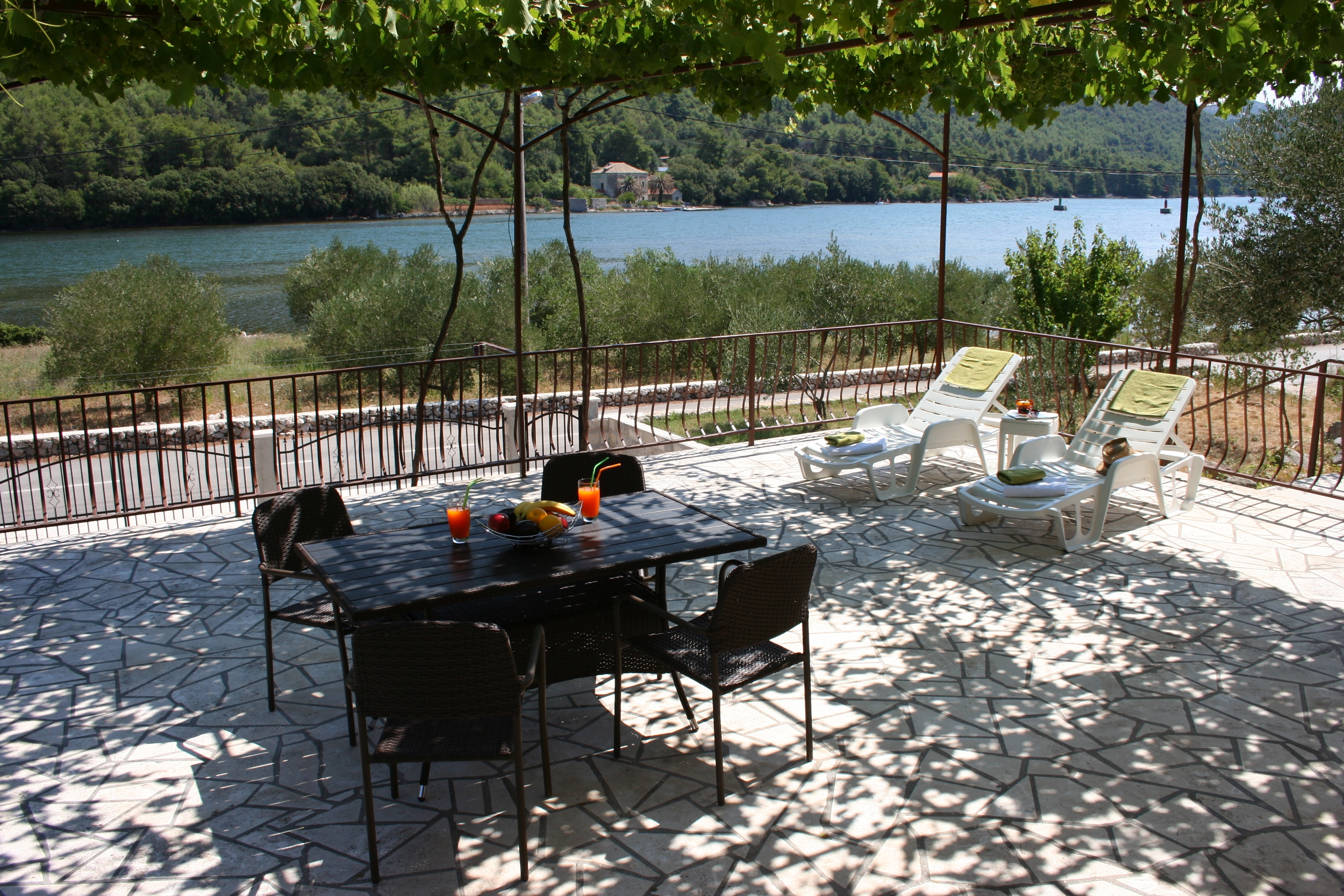 Two bedroom apartment near beach Broce, Pelješac  A-a