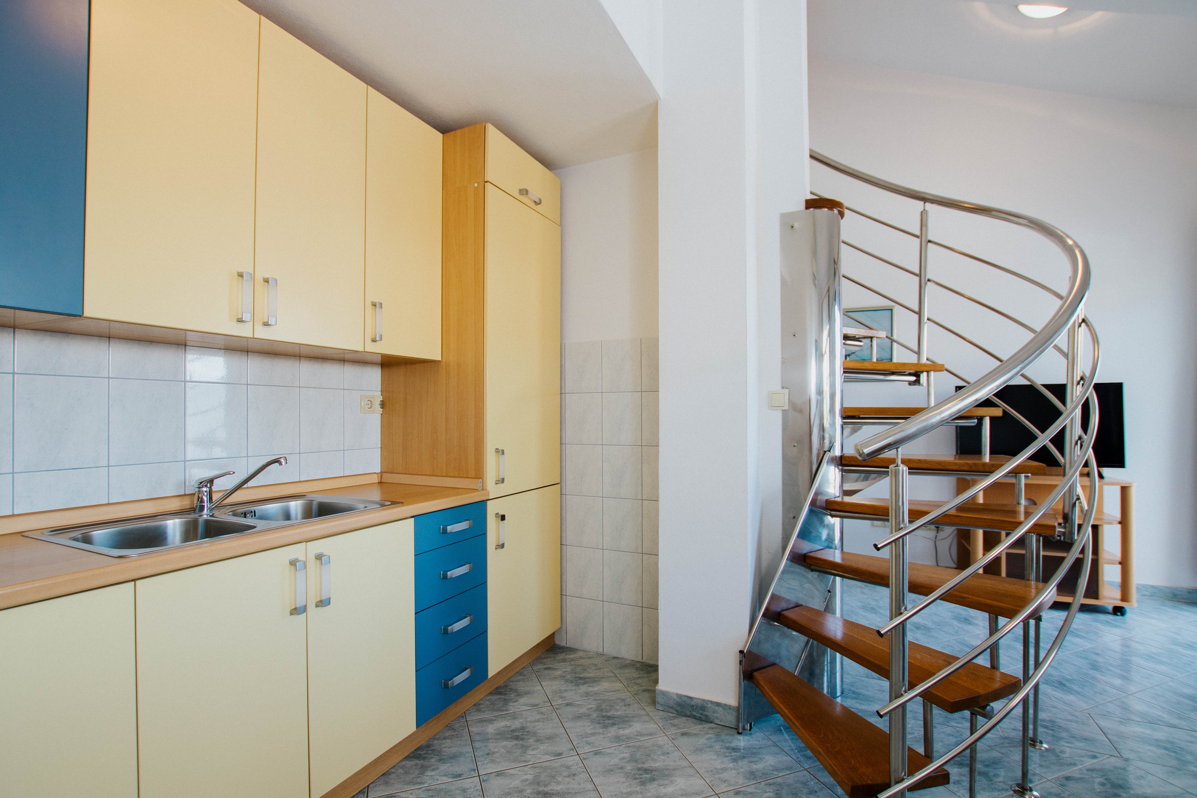 Three bedroom apartment with balcony and sea view Mastrinka, Čiovo  A-a