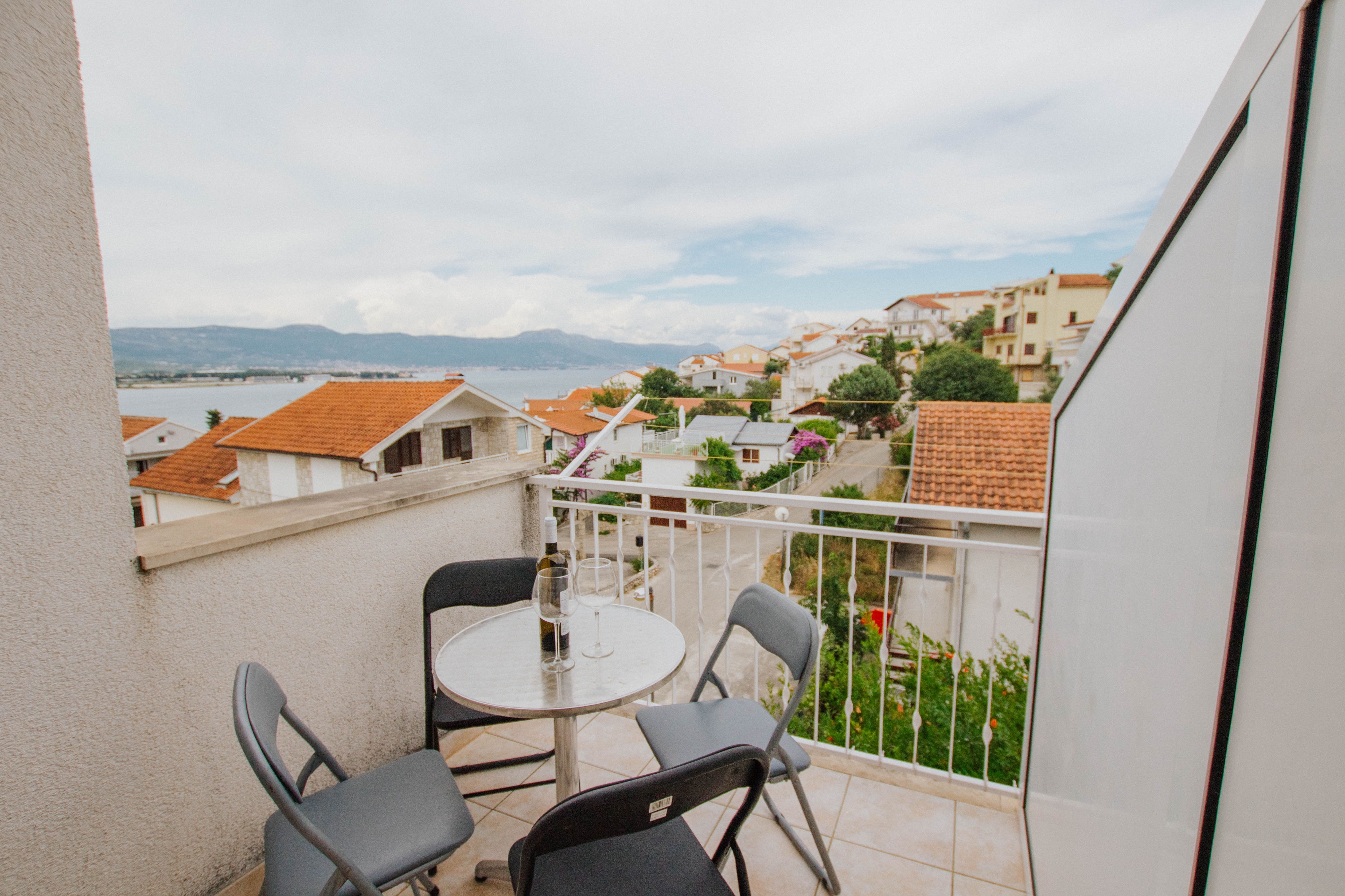 Three bedroom apartment with balcony and sea view Mastrinka, Čiovo  A-b