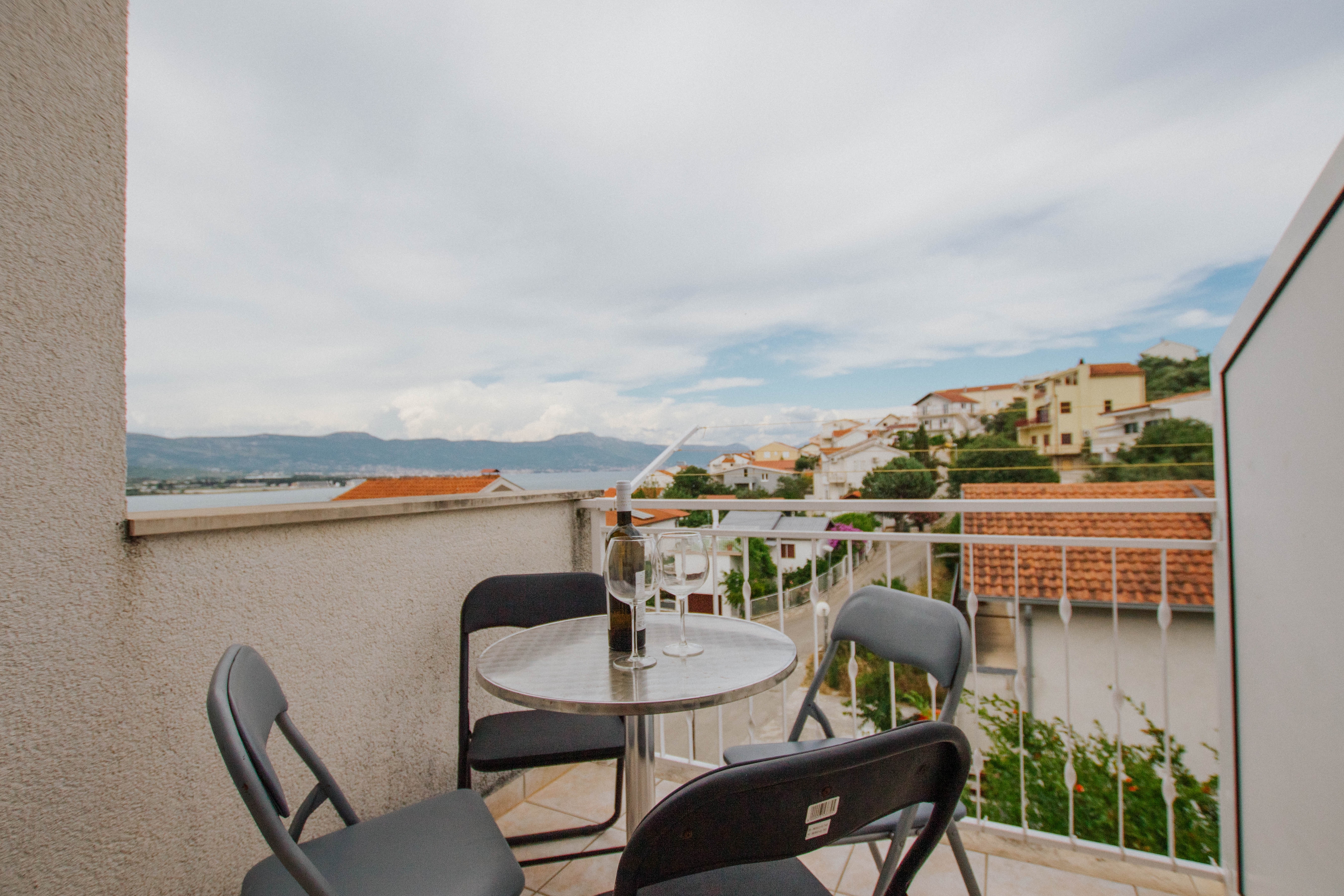 Three bedroom apartment with balcony and sea view Mastrinka, Čiovo  A-b