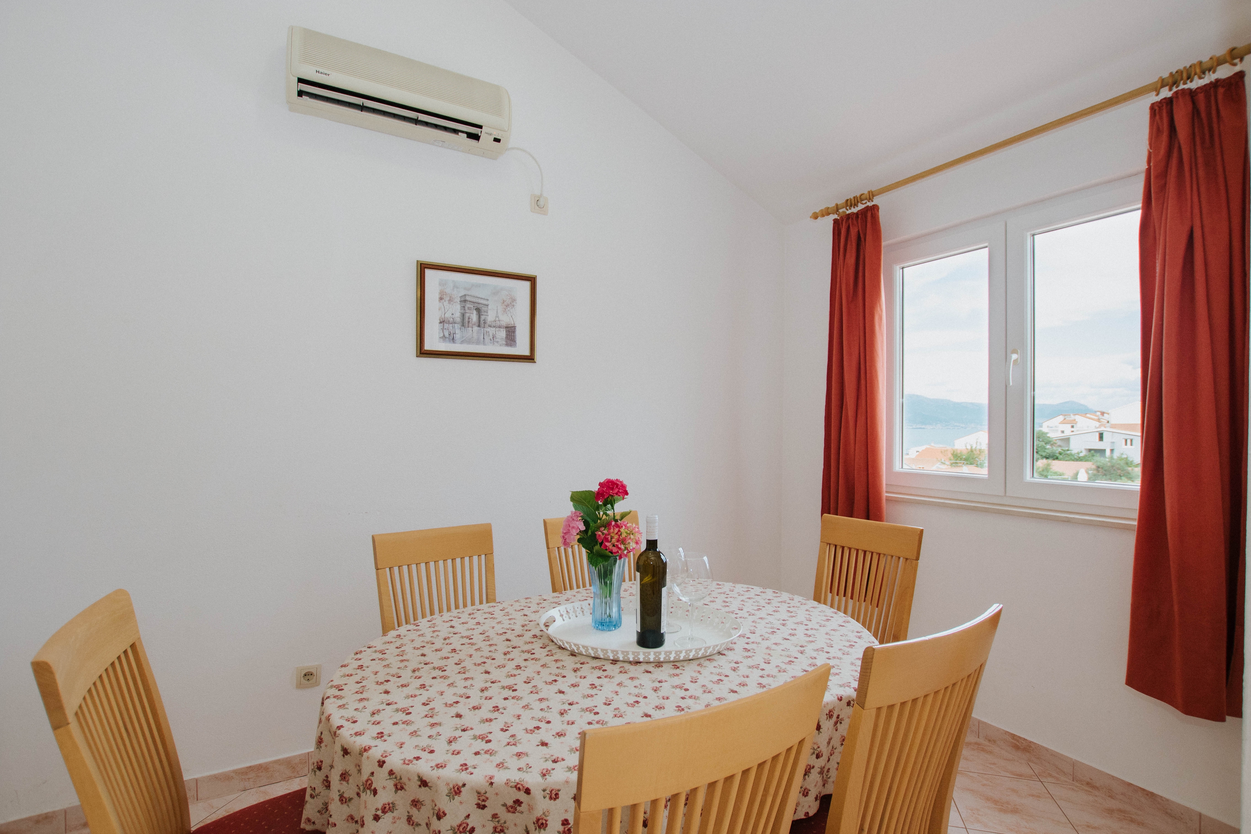 Three bedroom apartment with balcony and sea view Mastrinka, Čiovo  A-b
