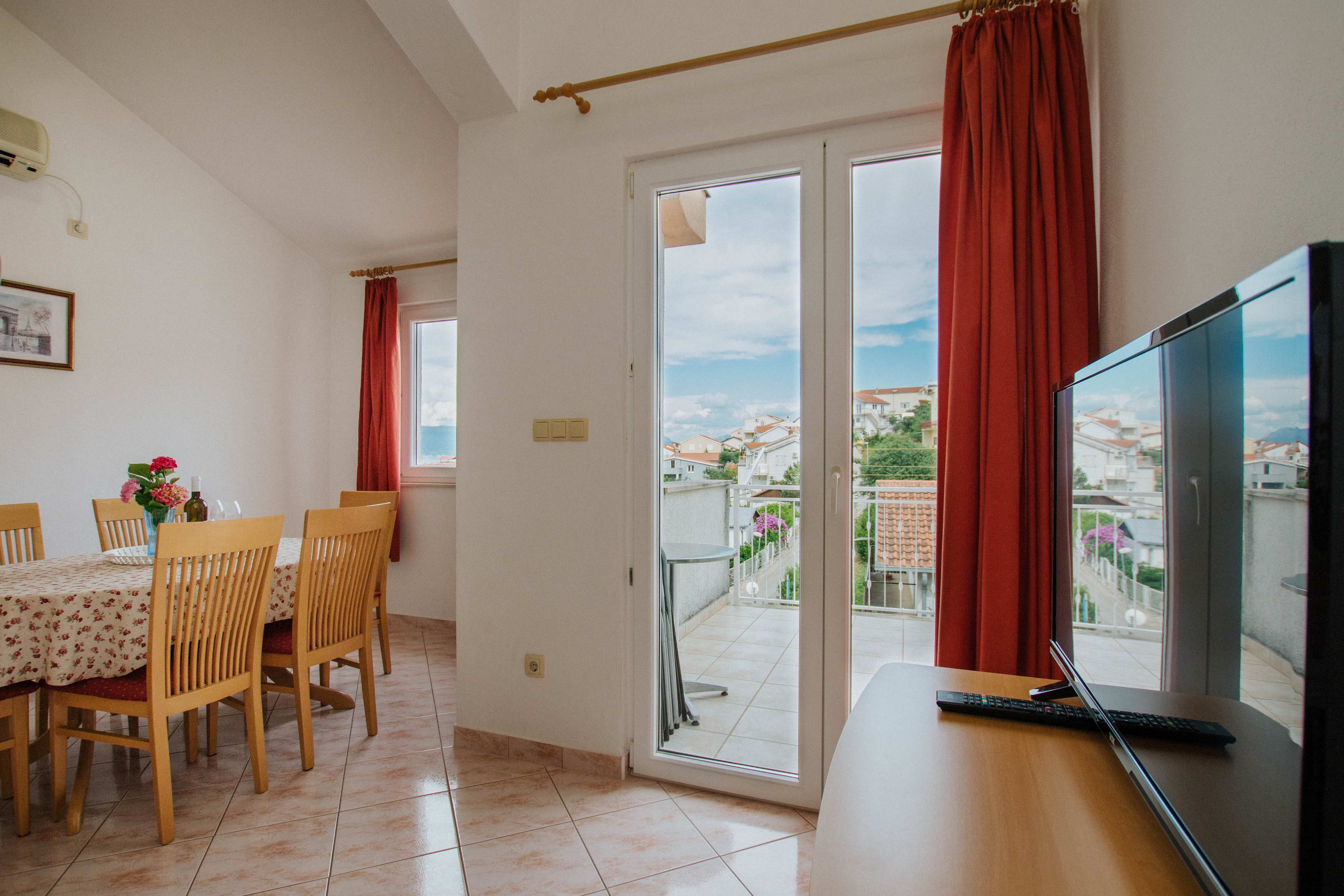 Three bedroom apartment with balcony and sea view Mastrinka, Čiovo  A-b