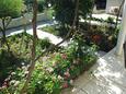 Courtyard Jelsa, Hvar, Courtyard 113 - Rooms near sea with pebble beach.