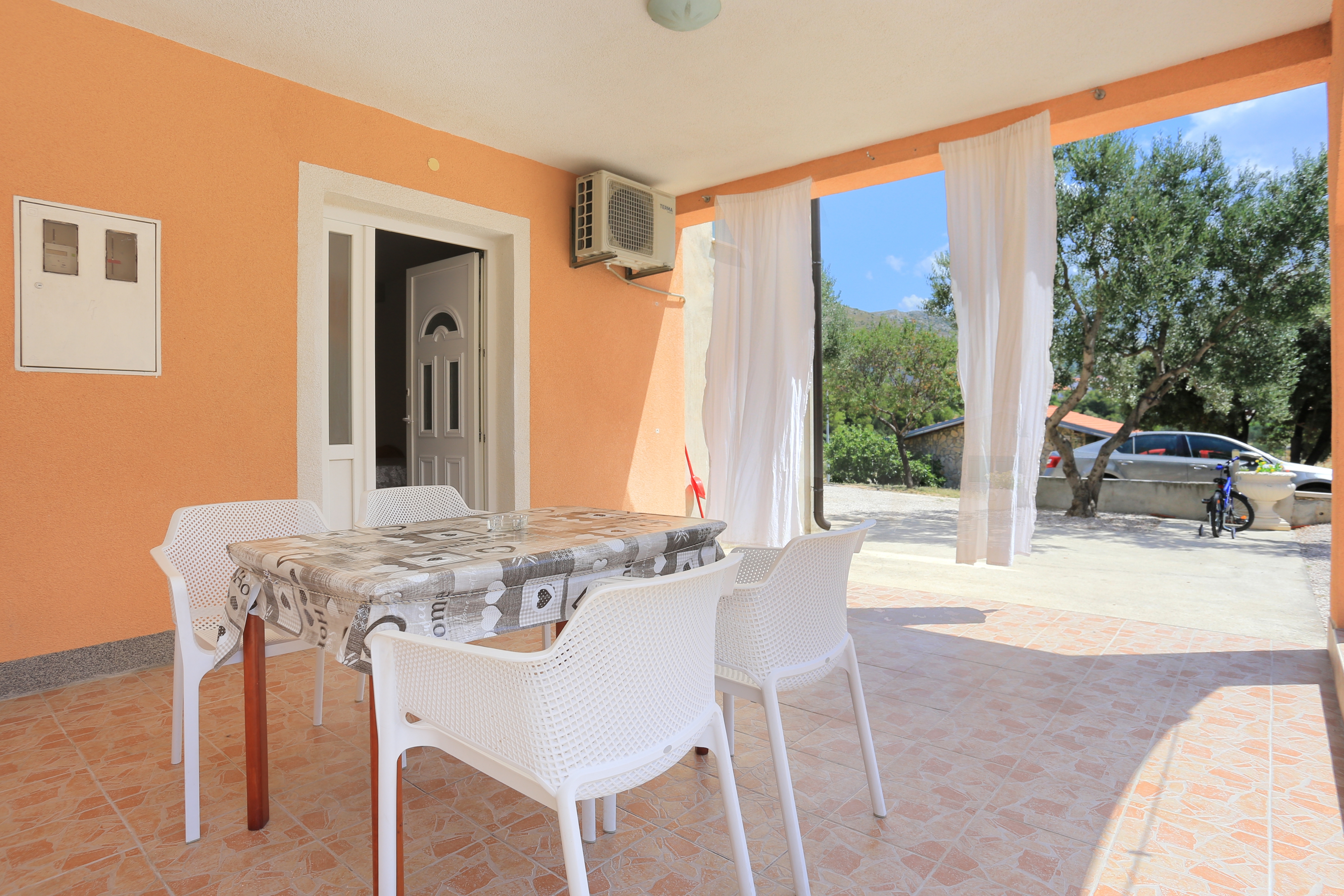 One bedroom apartment with terrace Grebaštica, Šibenik  A-b