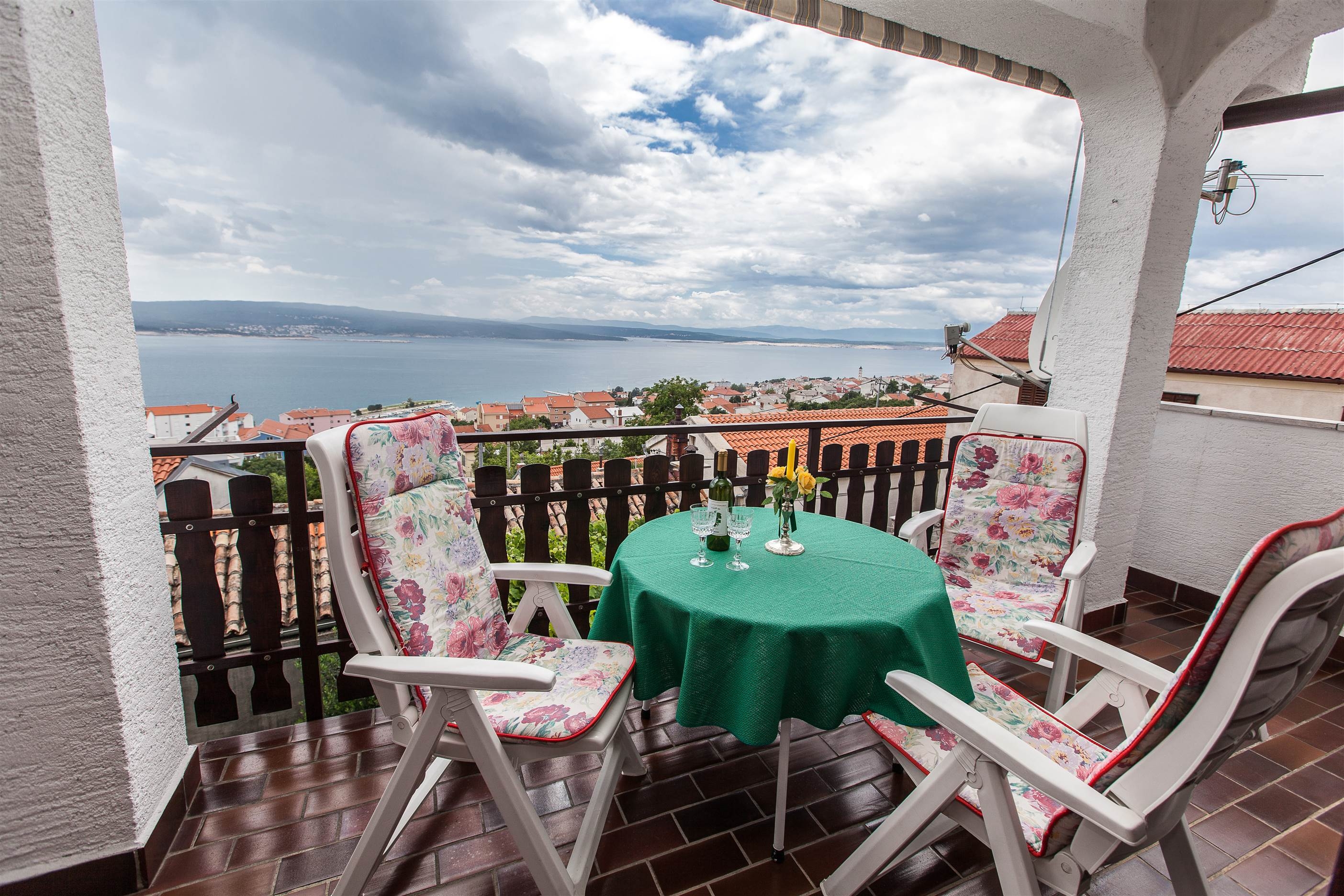 Three bedroom apartment with balcony and sea view Crikvenica  A-a