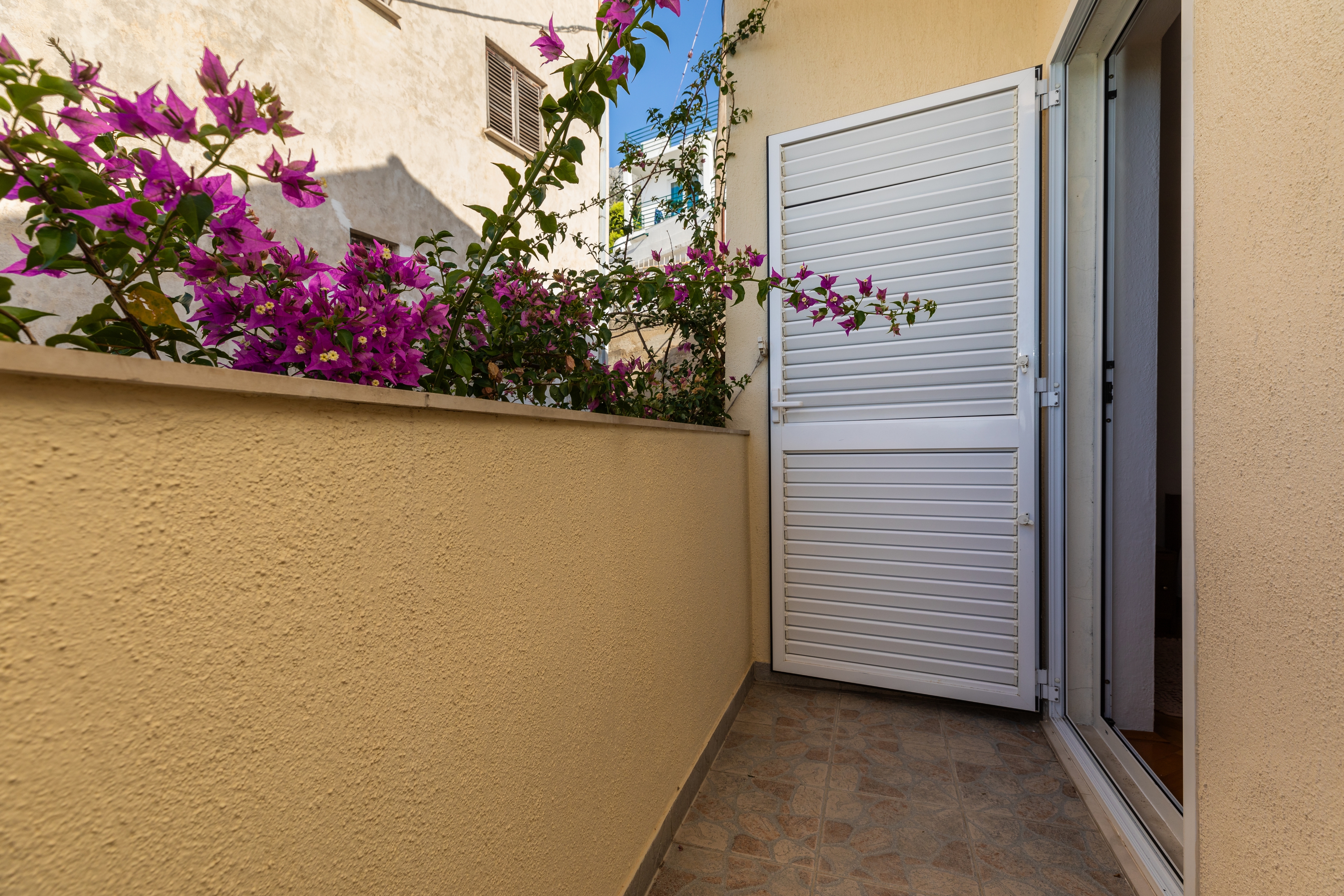 One bedroom apartment with balcony and sea view Marušići, Omiš  A-c