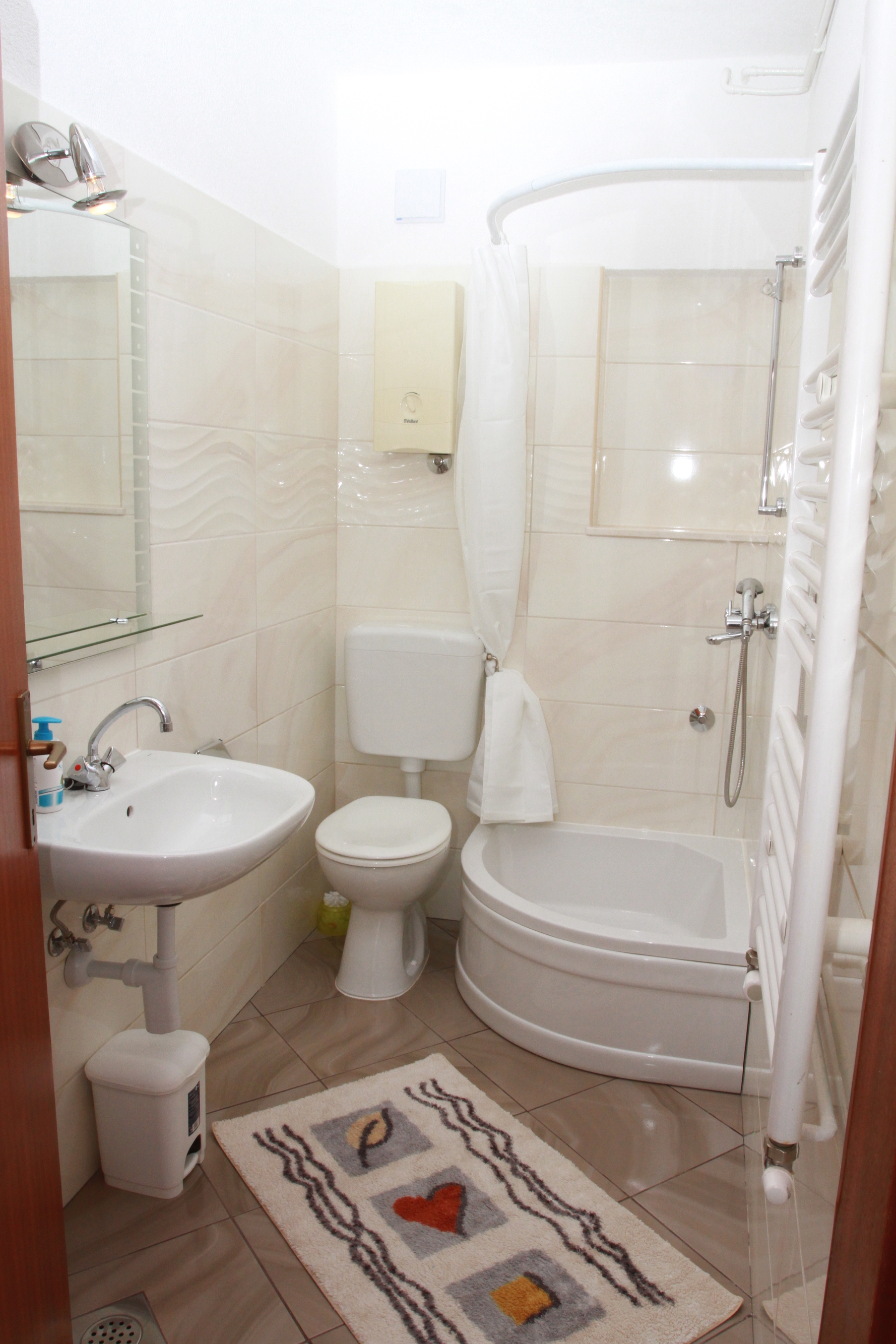 Three bedroom apartment with terrace Trogir  A-a