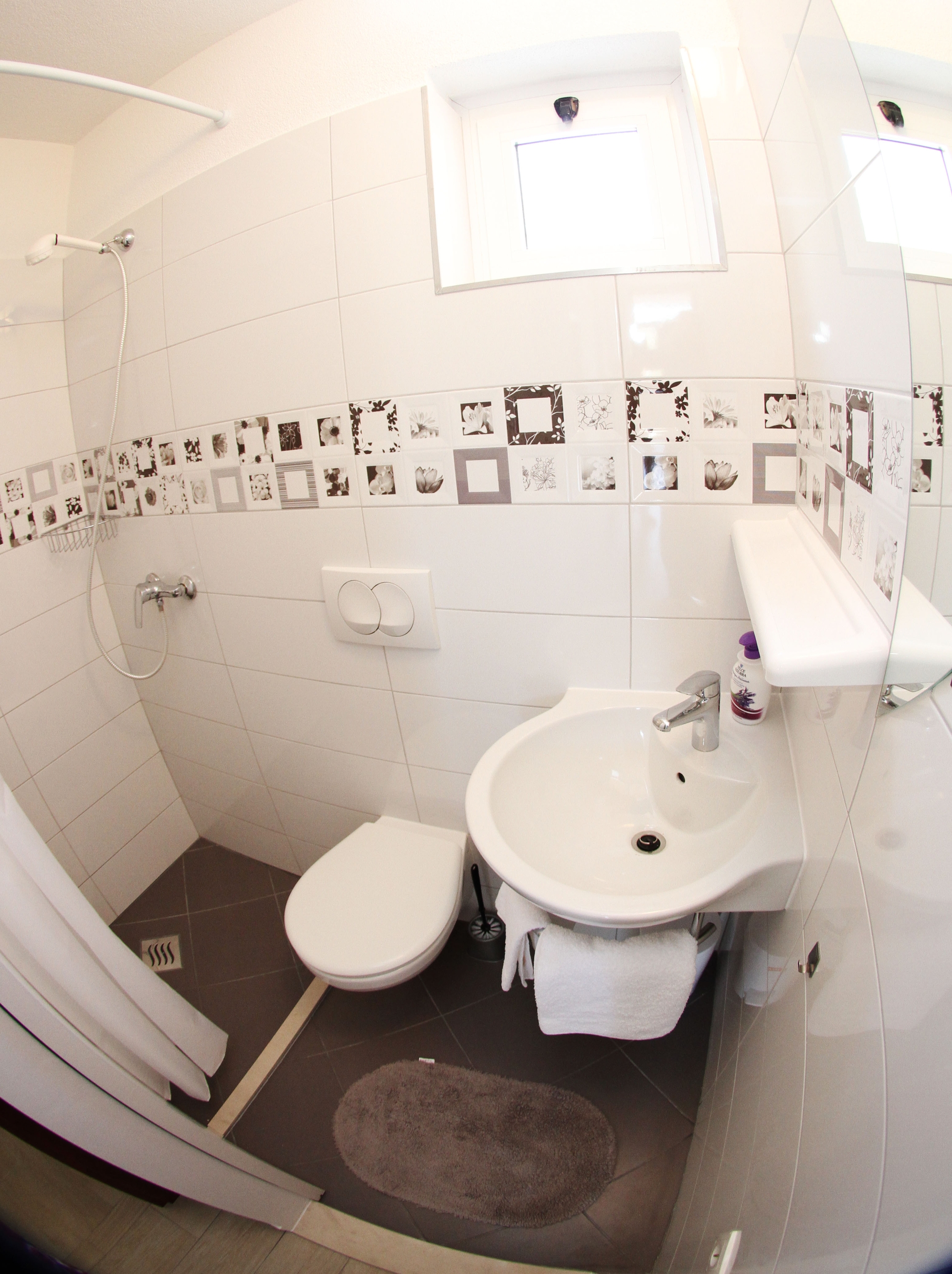 Three bedroom apartment with terrace Trogir  A-a
