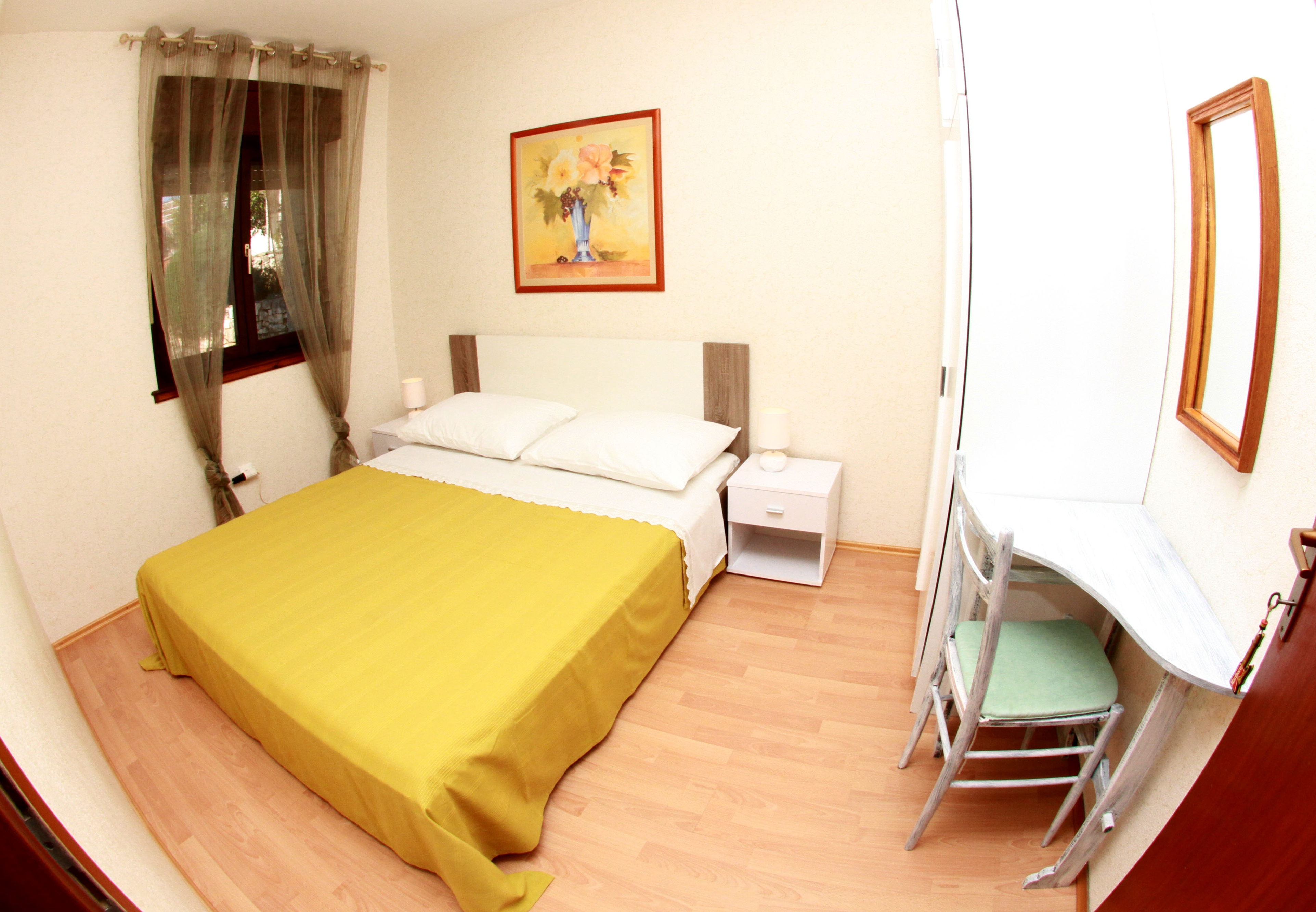 Three bedroom apartment with terrace Trogir  A-a