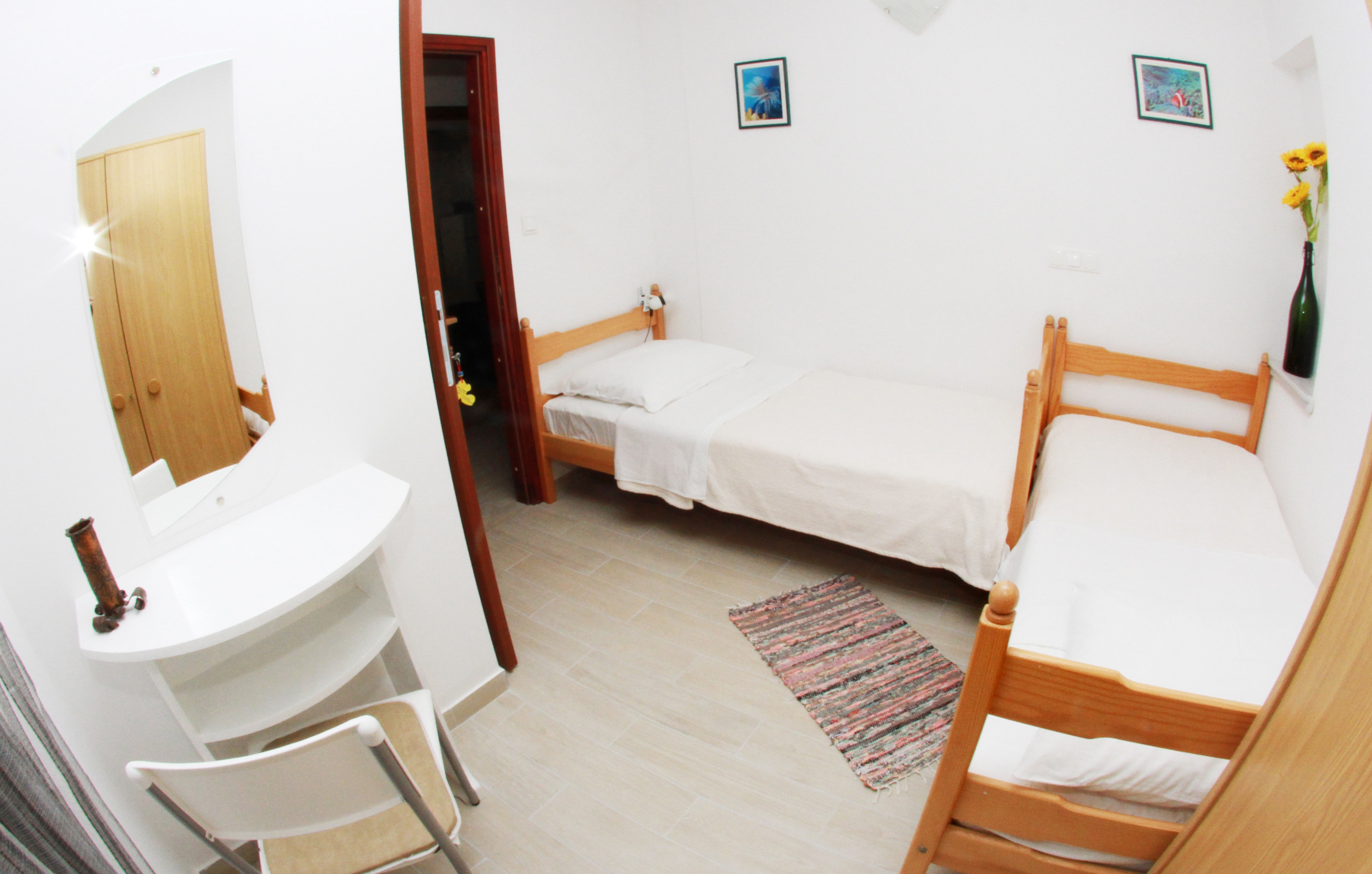 Three bedroom apartment with terrace Trogir  A-a