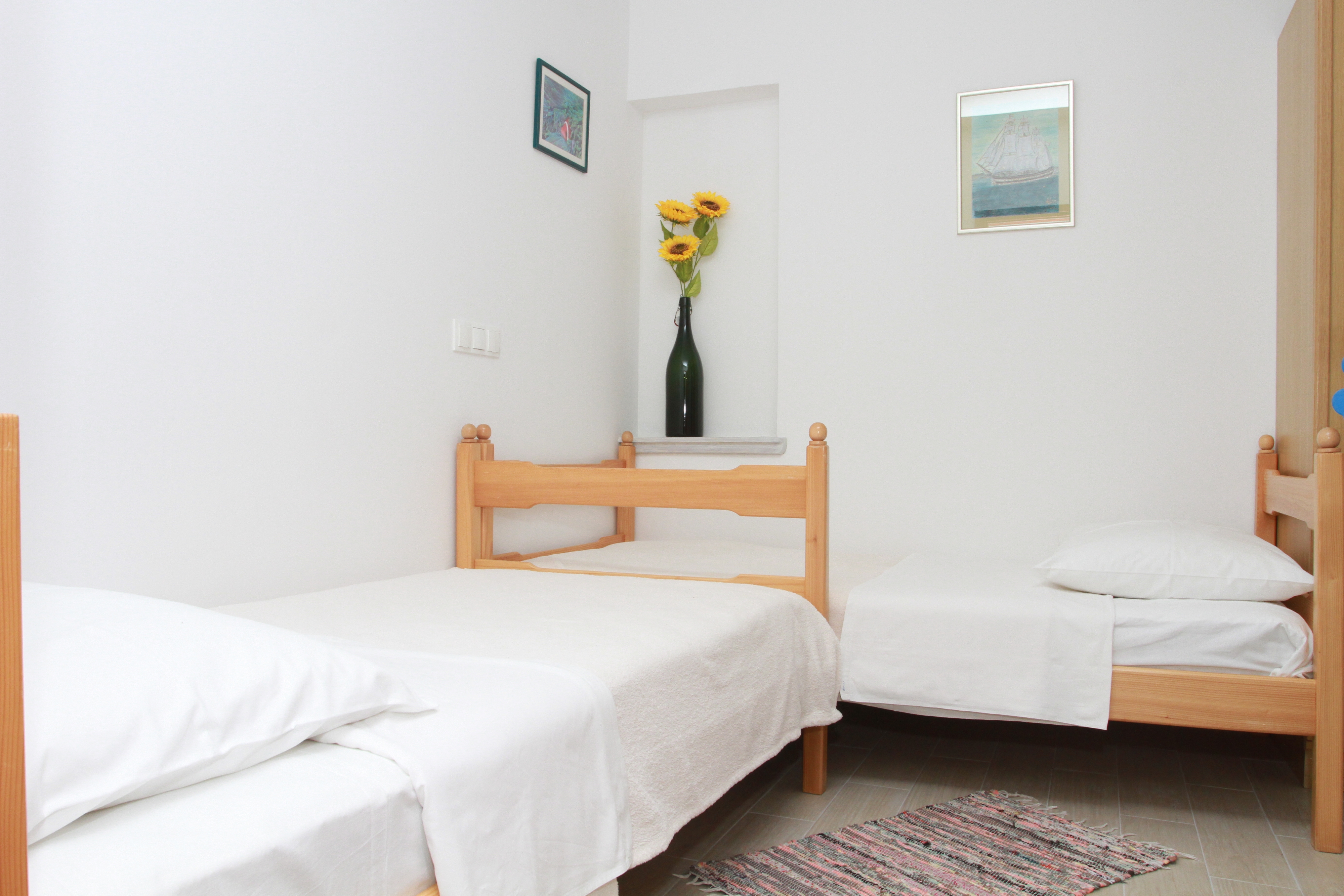 Three bedroom apartment with terrace Trogir  A-a
