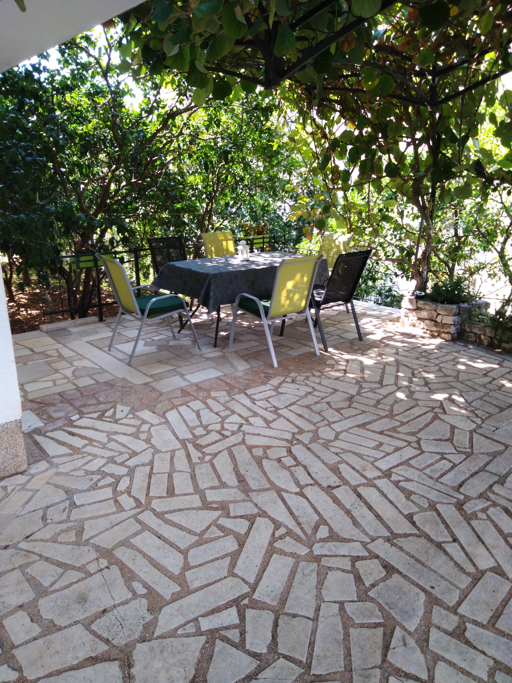 Three bedroom apartment with terrace Trogir  A-a