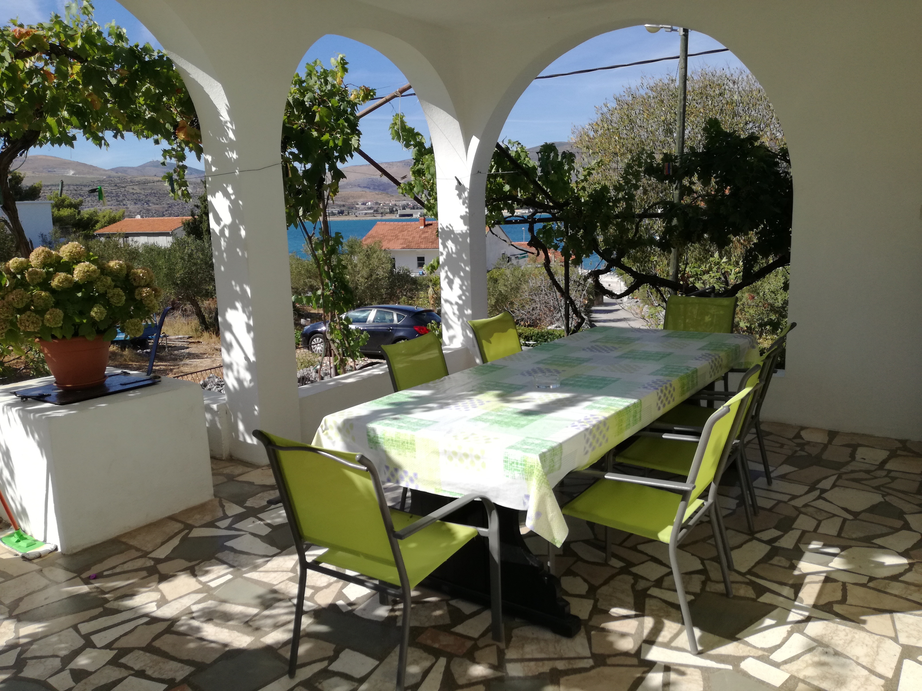 Three bedroom apartment with terrace Arbanija, Čiovo  A-a