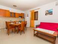 Biograd na Moru, Sala de estar in the apartment, air condition available y WiFi.