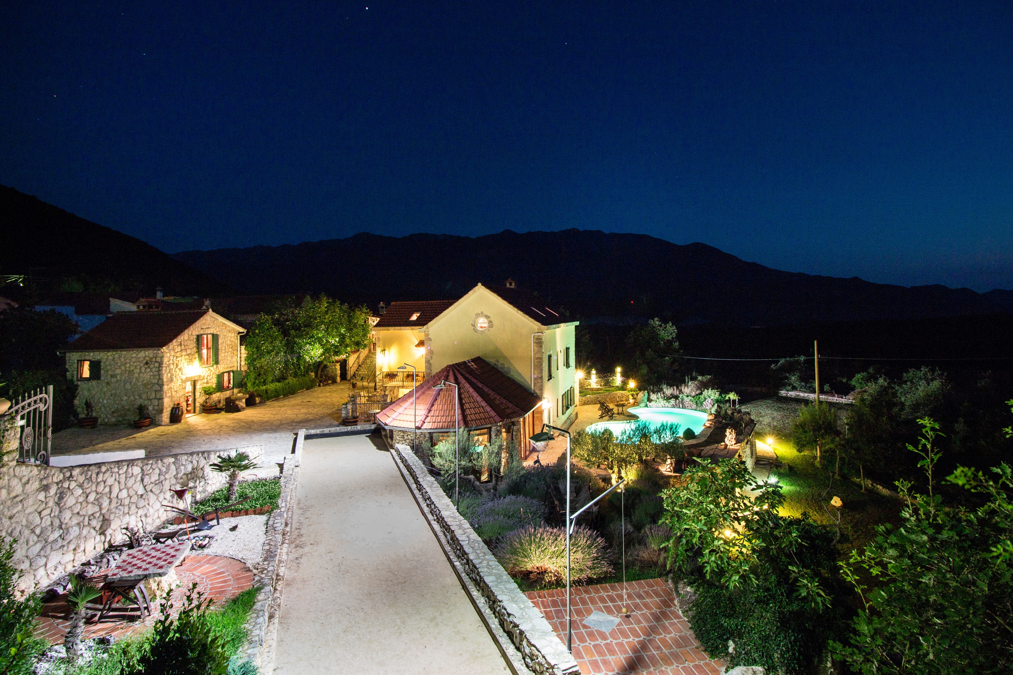 Comfortable and spacious house with terrace Bajići, Zagora (K-11328)