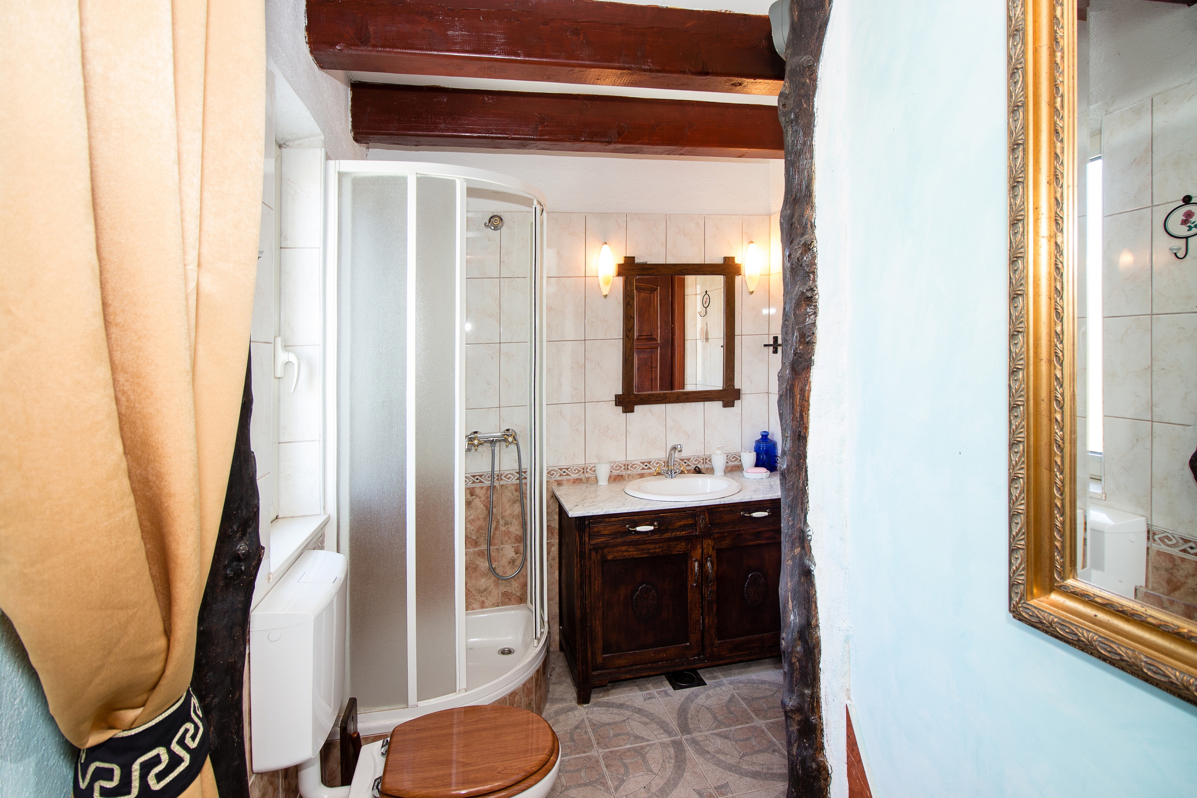 Comfortable and spacious house with terrace Bajići, Zagora  K