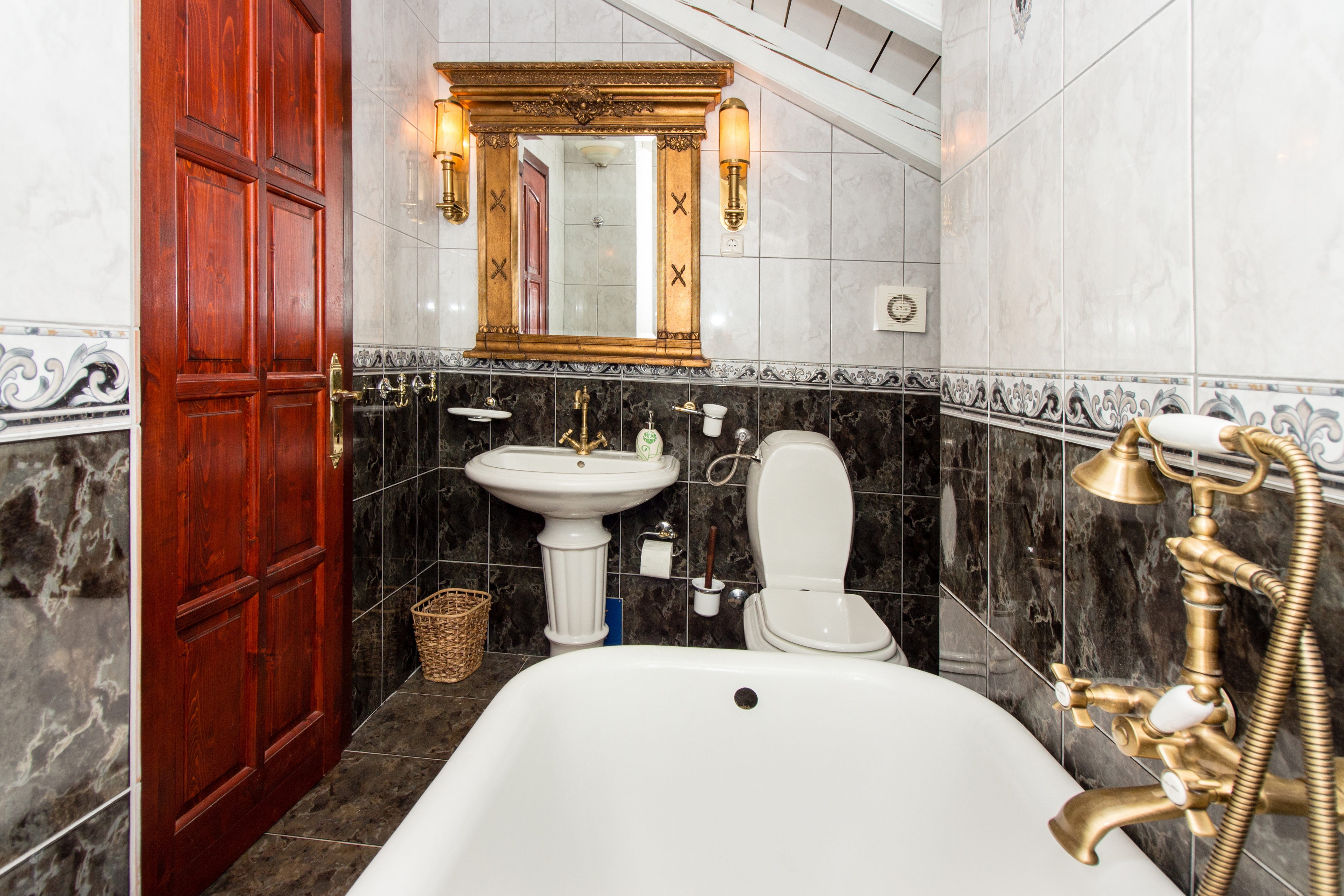 Comfortable and spacious house with terrace Bajići, Zagora  K