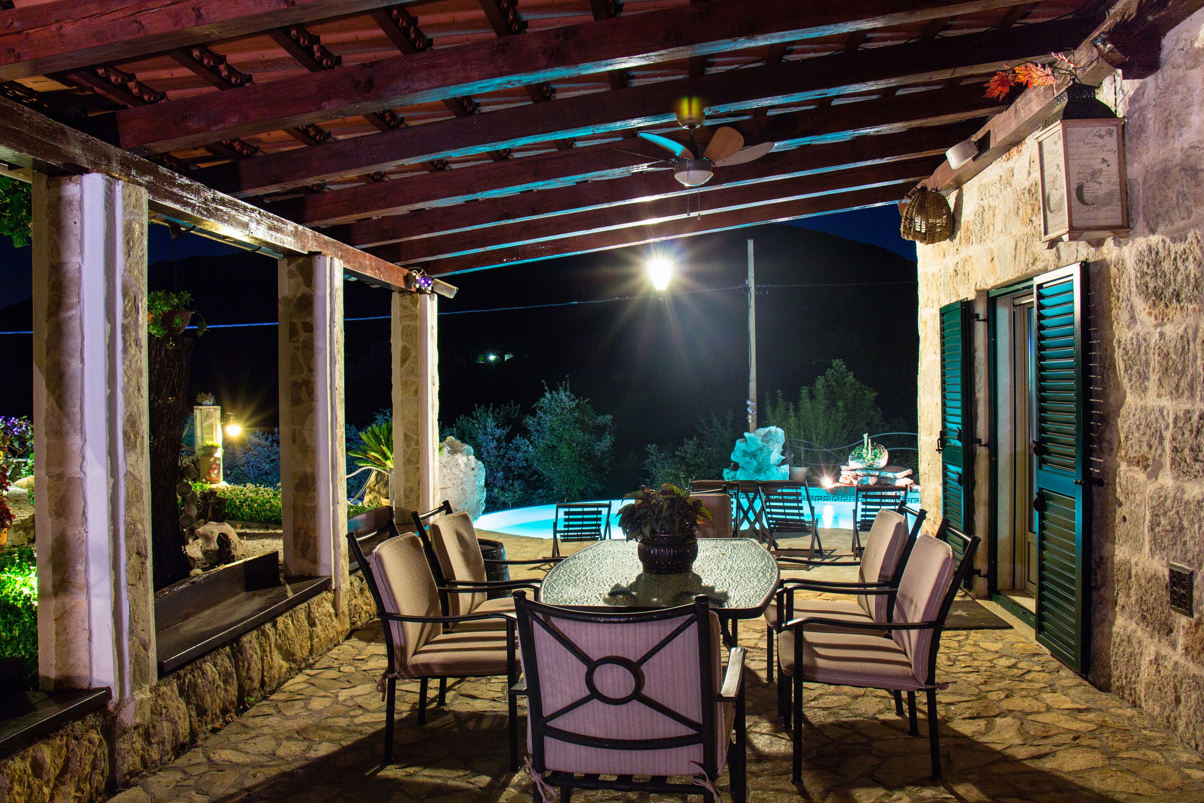 Comfortable and spacious house with terrace Bajići, Zagora  K