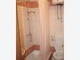 Gradac, Bathroom in the studio-apartment, WiFi.