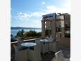 Courtyard Nemira, Omiš, Courtyard 11340 - Rooms near sea with pebble beach.