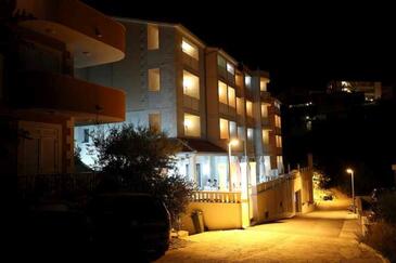 Property Nemira, Omiš, Property 11340 - Rooms near sea with pebble beach.