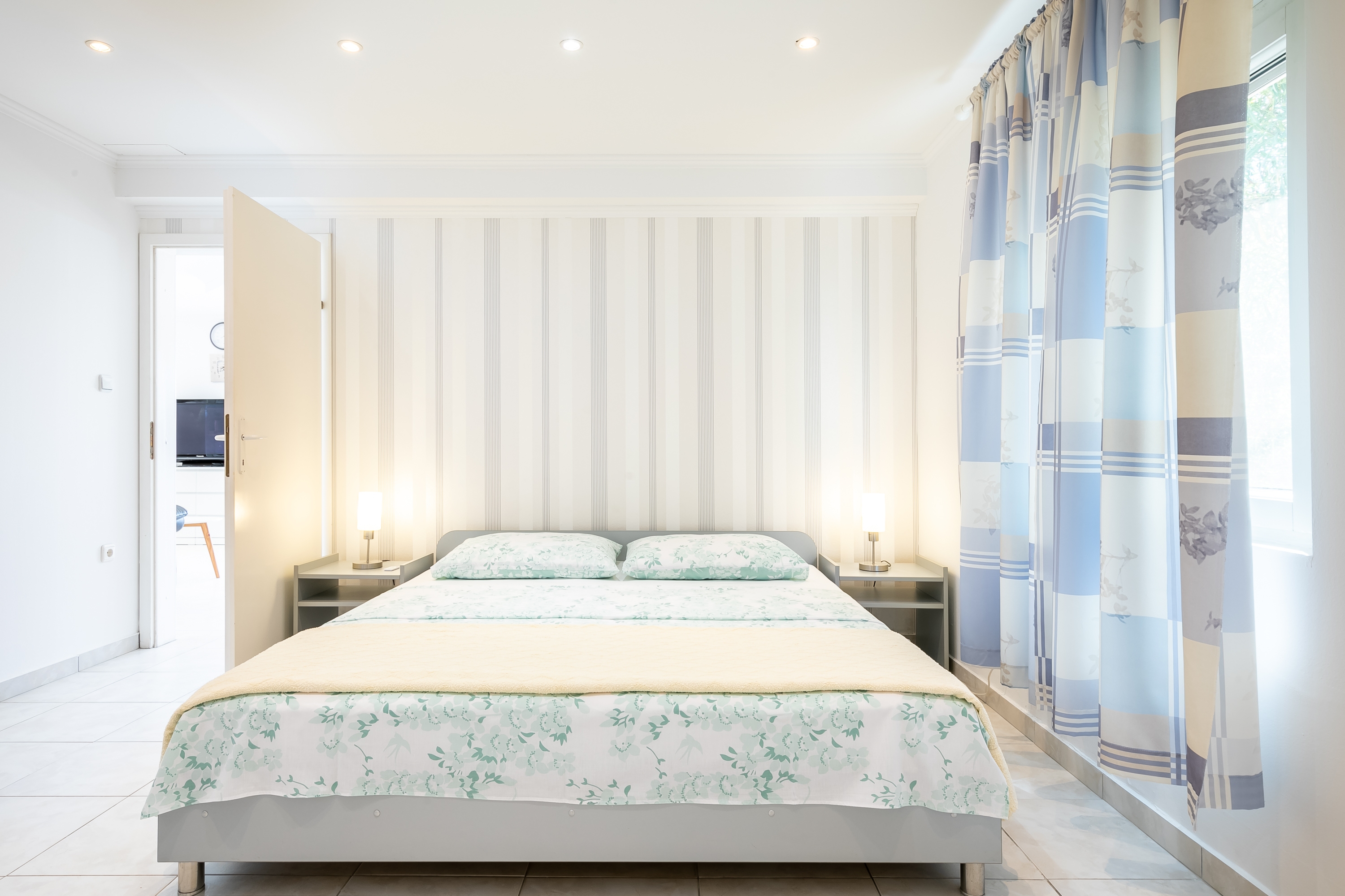 Three bedroom apartment near beach Cove Nova, Korčula  A-a
