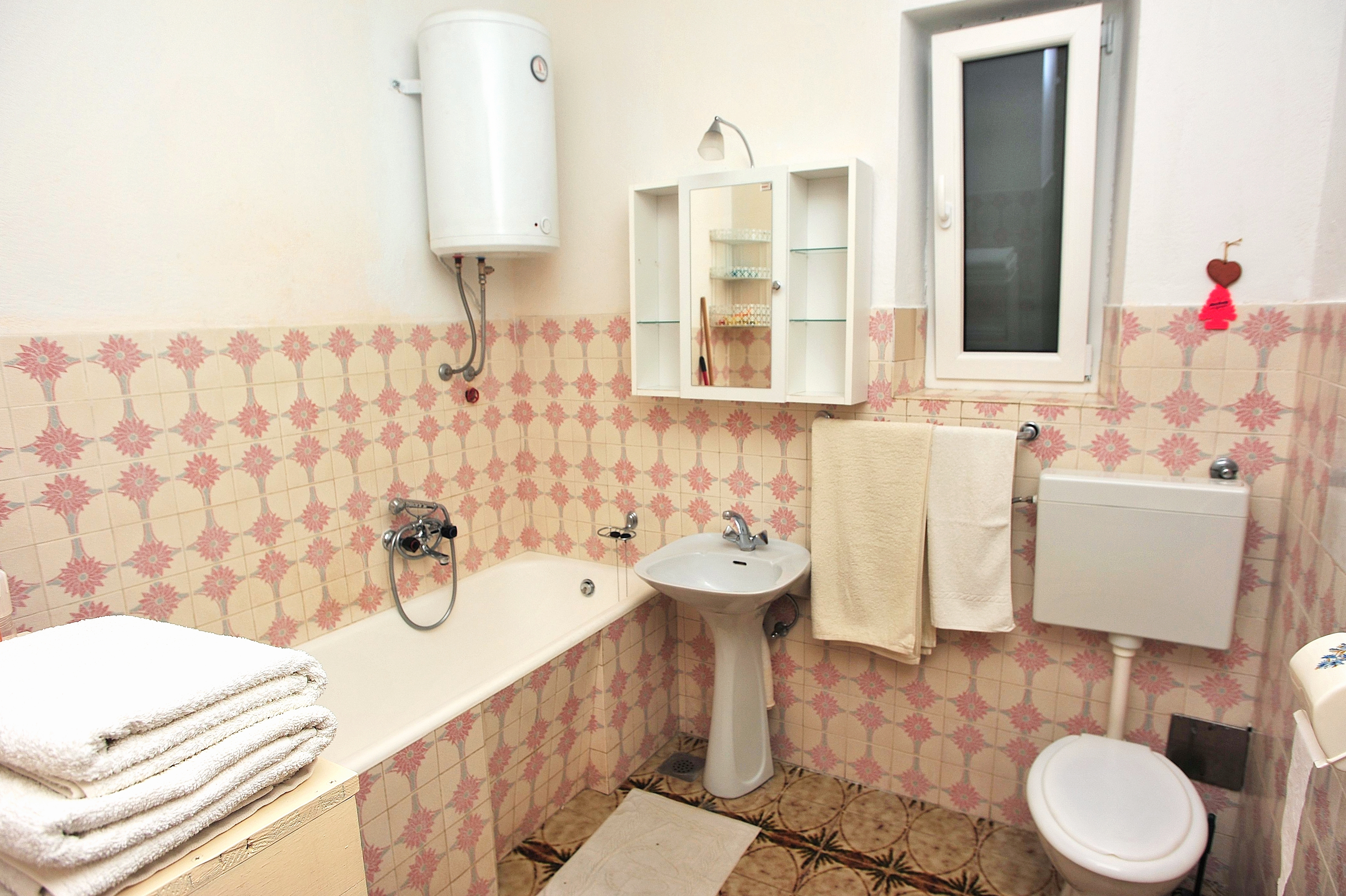 Three bedroom apartment with terrace and sea view Supetar, Brač  A-a