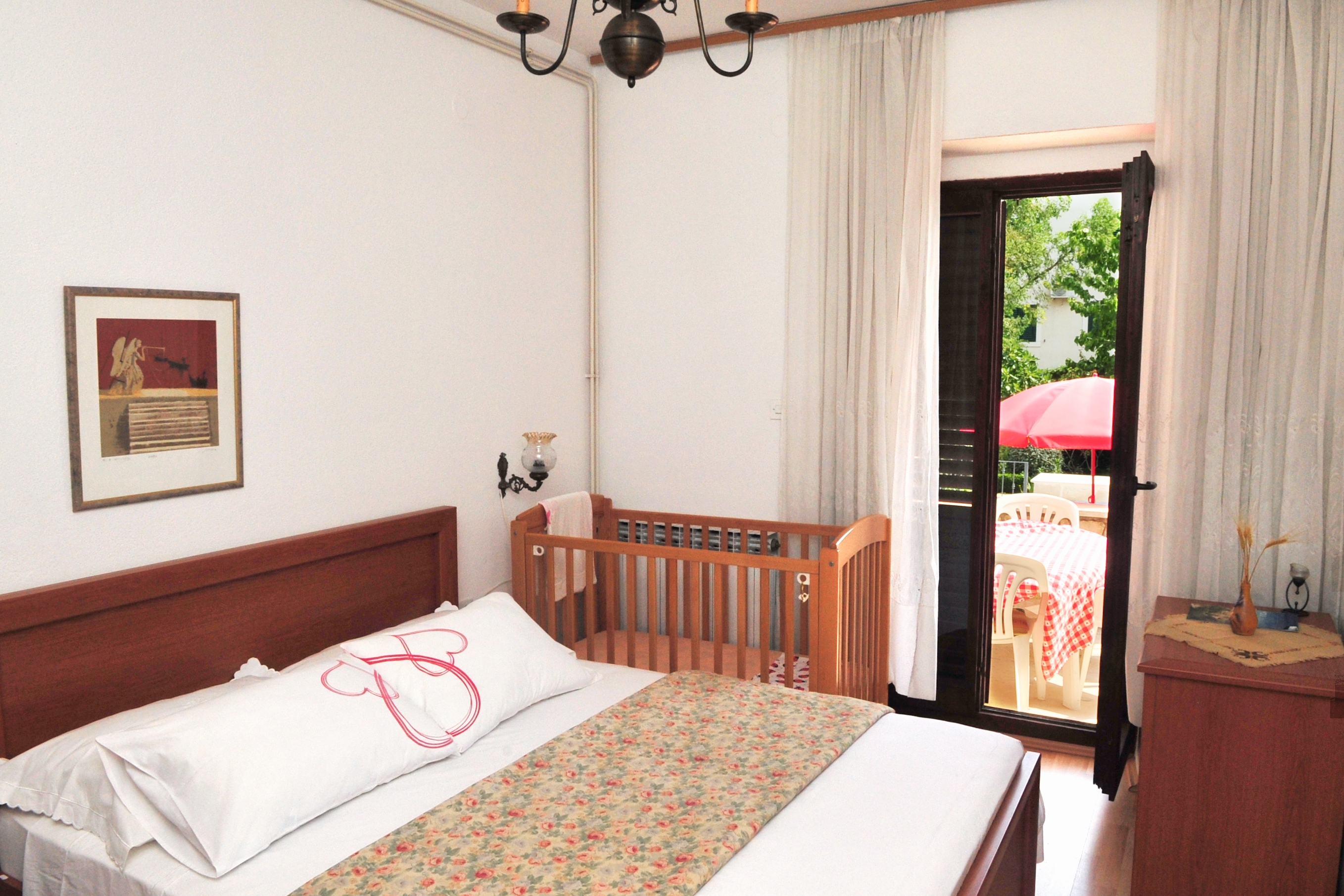 Three bedroom apartment with terrace and sea view Supetar, Brač  A-a