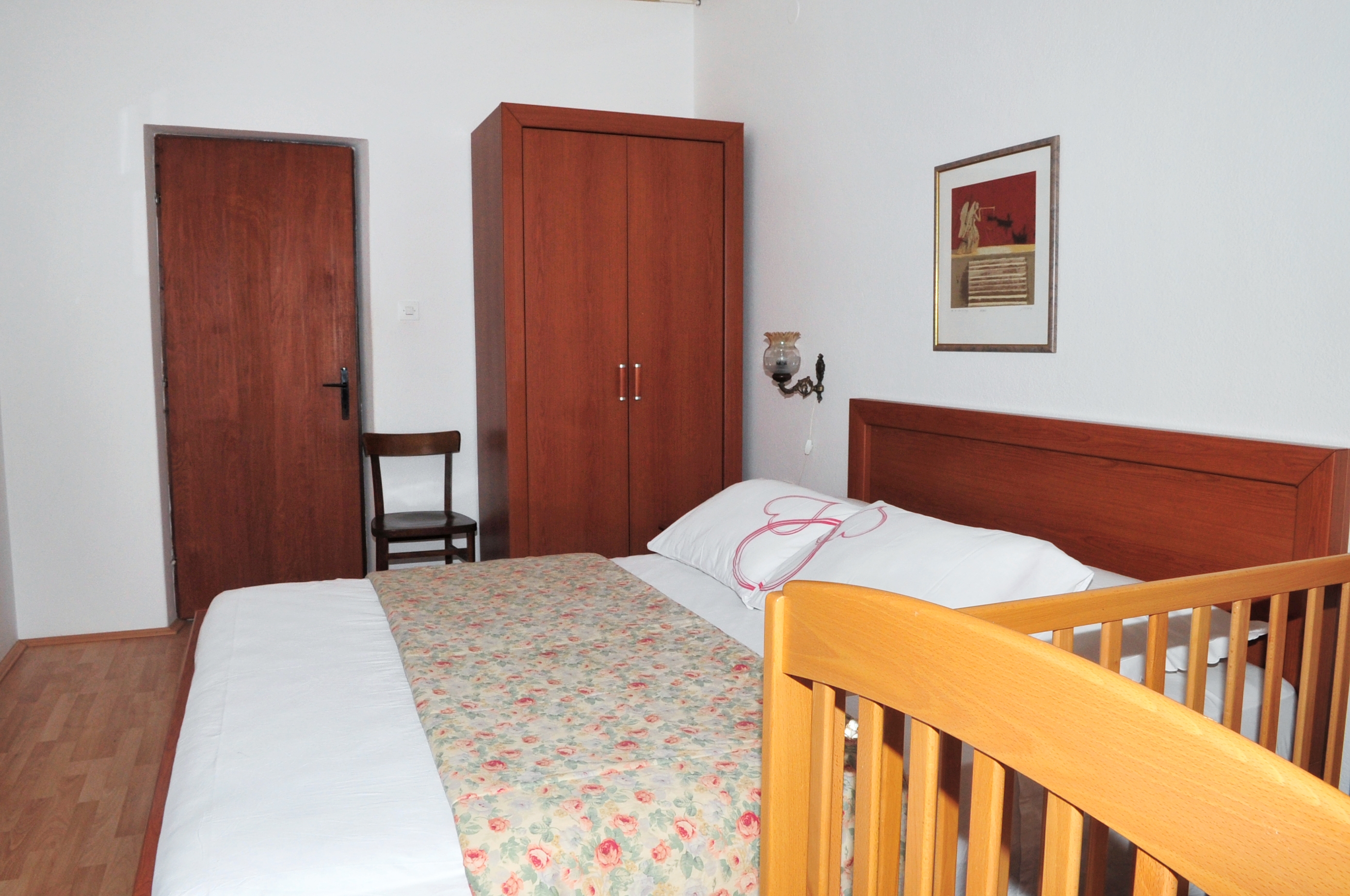 Three bedroom apartment with terrace and sea view Supetar, Brač  A-a