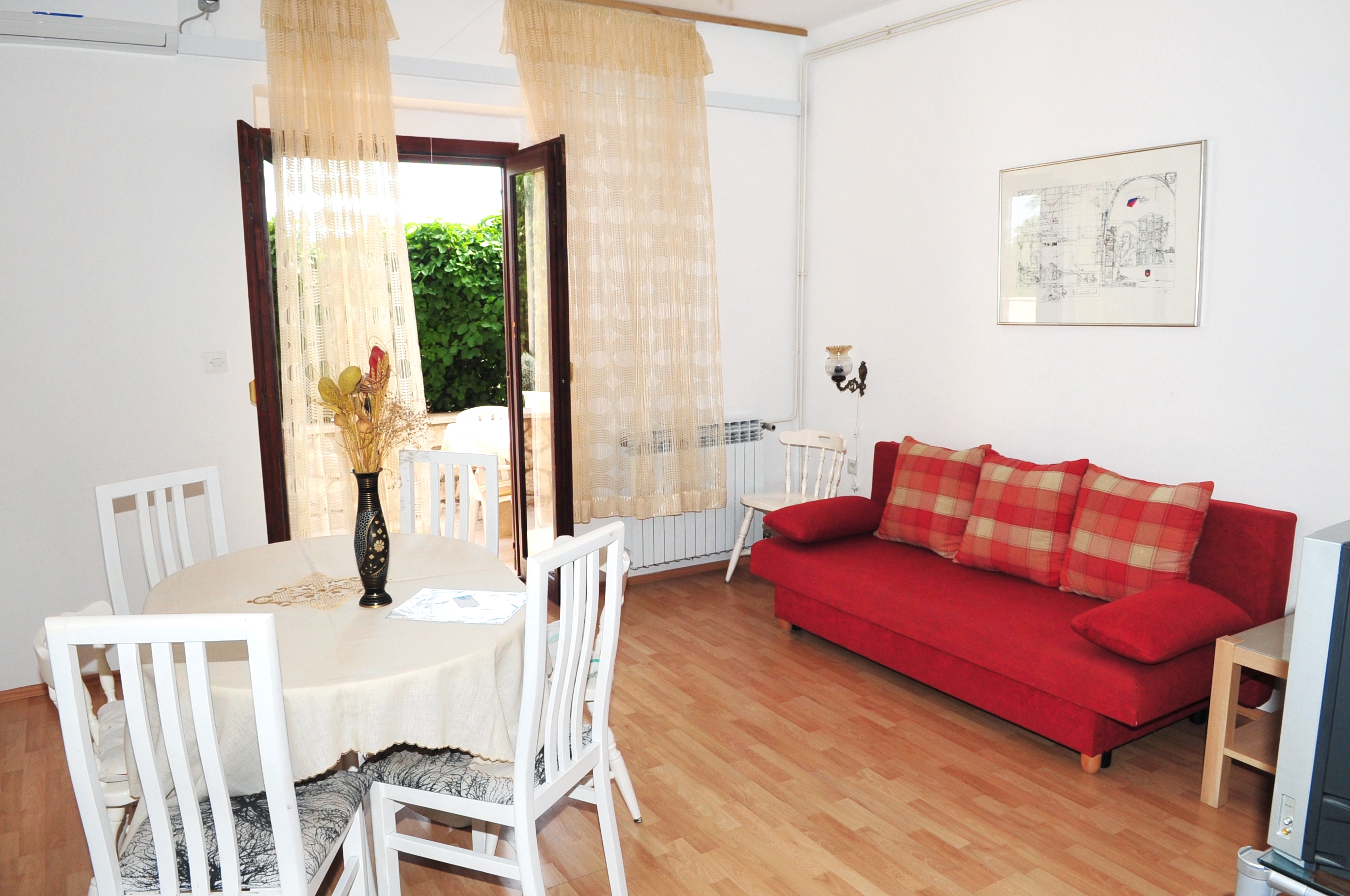 Three bedroom apartment with terrace and sea view Supetar, Brač (A-11360-a)
