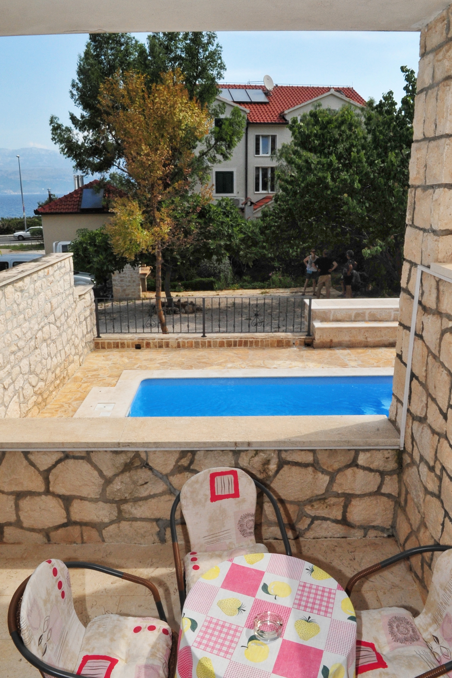 Three bedroom apartment with terrace and sea view Supetar, Brač  A-a
