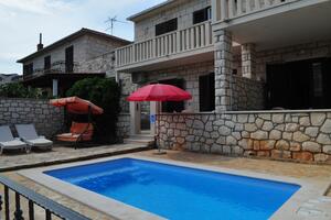 Apartmány s bazénom pri mori Supetar, Brač - 11360