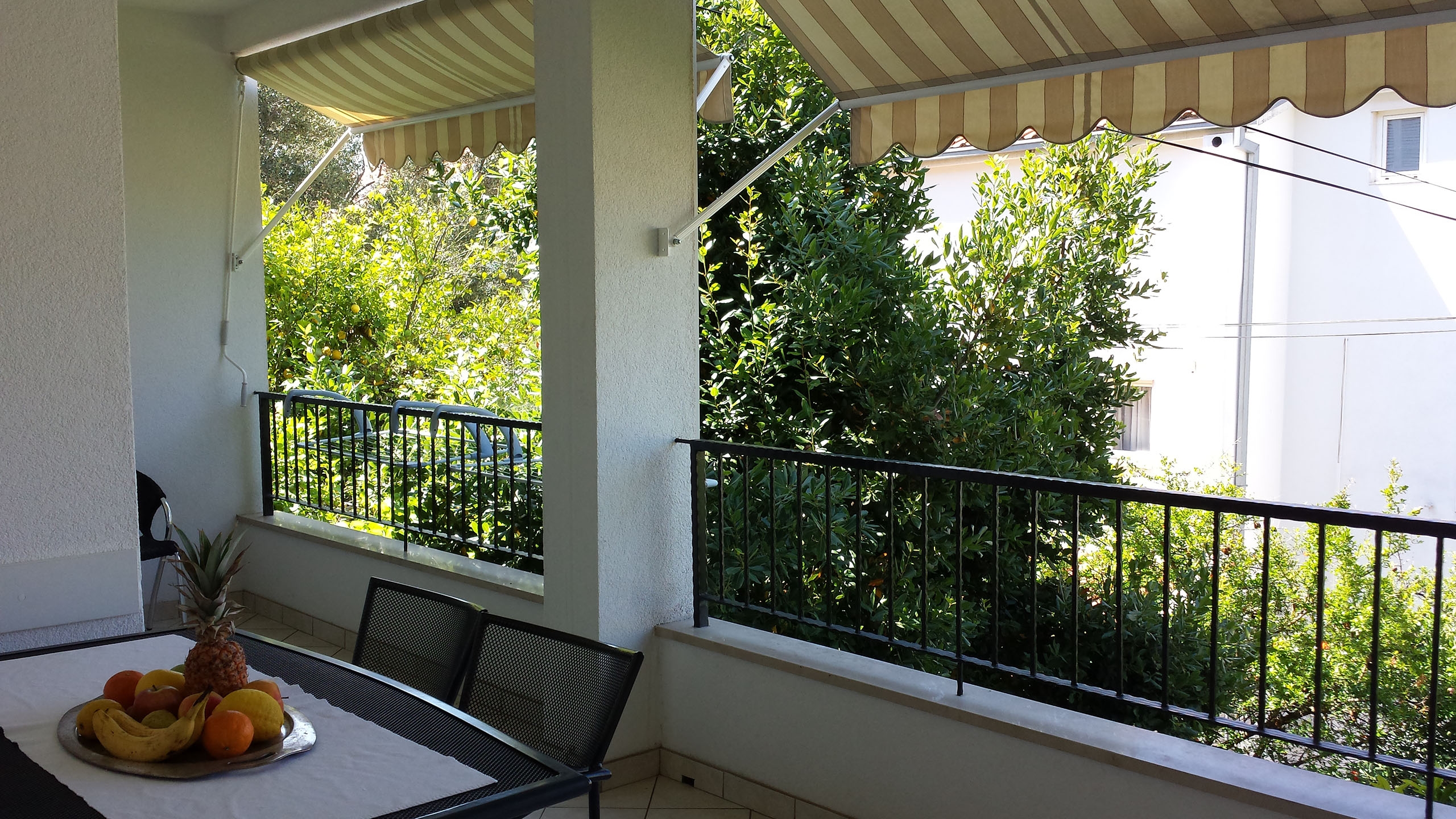 Two bedroom apartment with balcony Makarska  A-a