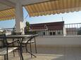 Balcony 1 Makarska, Balcony 1 in the apartment, with a sea view, (pet friendly) and WiFi.