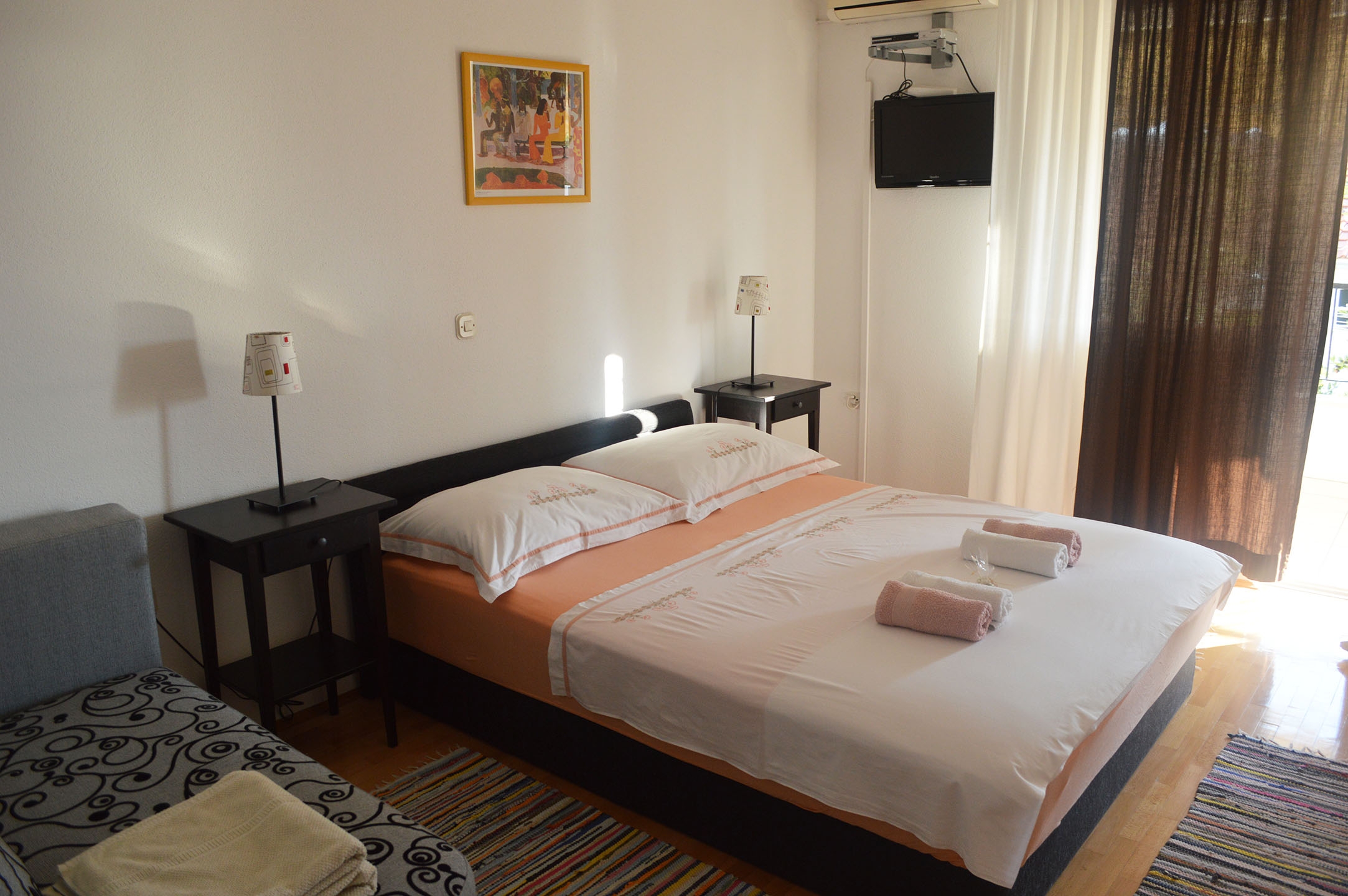 Two bedroom apartment with balcony and sea view Makarska (A-11361-b)