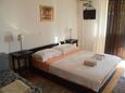 Bedroom 1 Makarska, Bedroom 1 in the apartment, air condition available, (pet friendly) and WiFi.