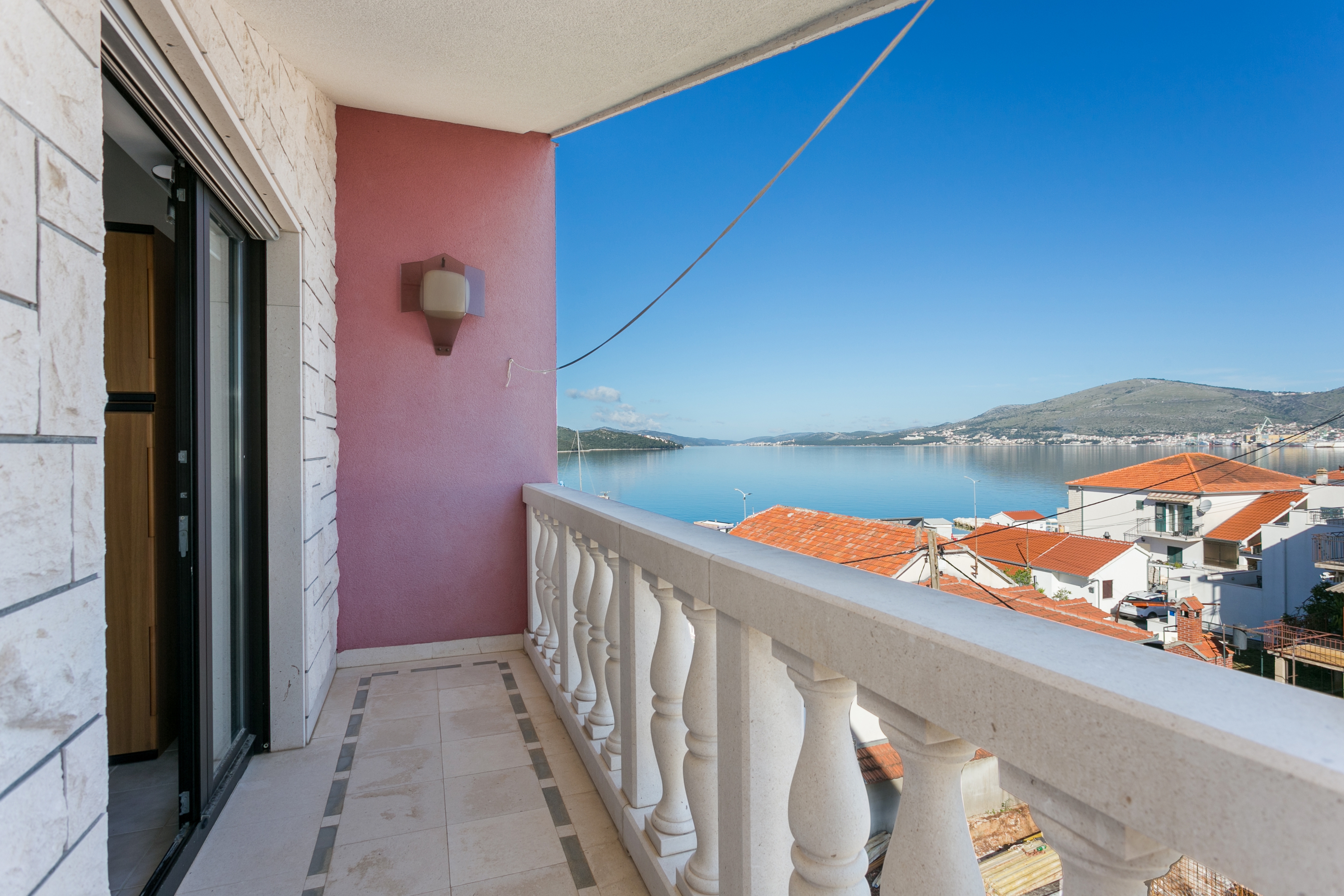 One bedroom apartment with terrace and sea view Okrug Gornji, Čiovo  A-b