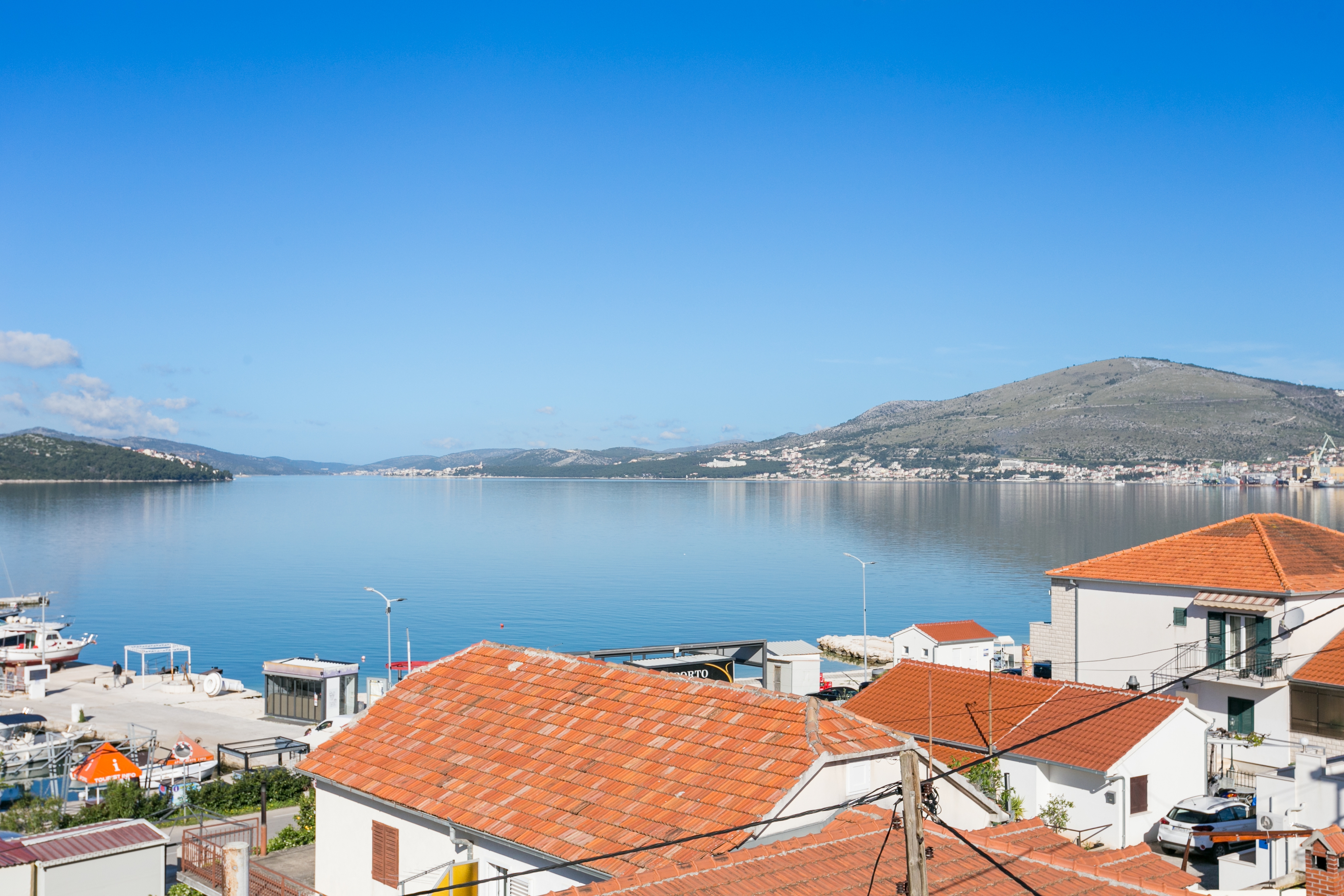 One bedroom apartment with terrace and sea view Okrug Gornji, Čiovo  A-b