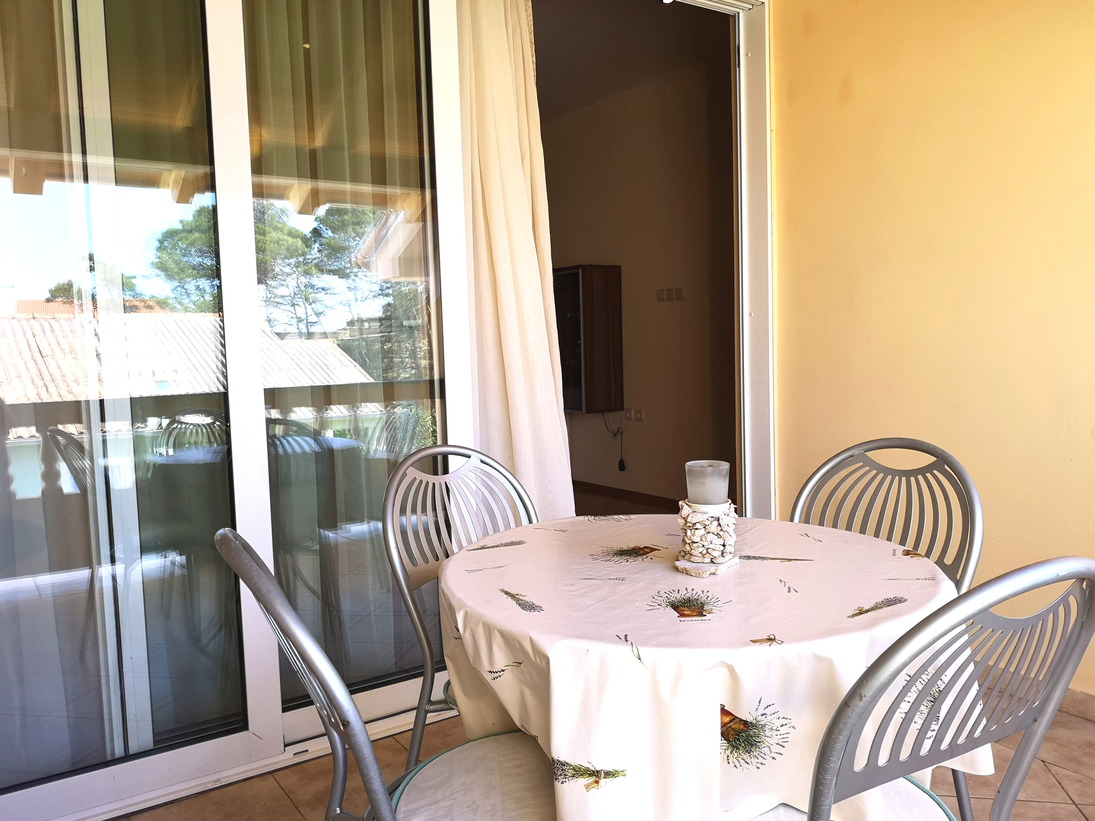 Two bedroom apartment with terrace Banjol, Rab  A-a