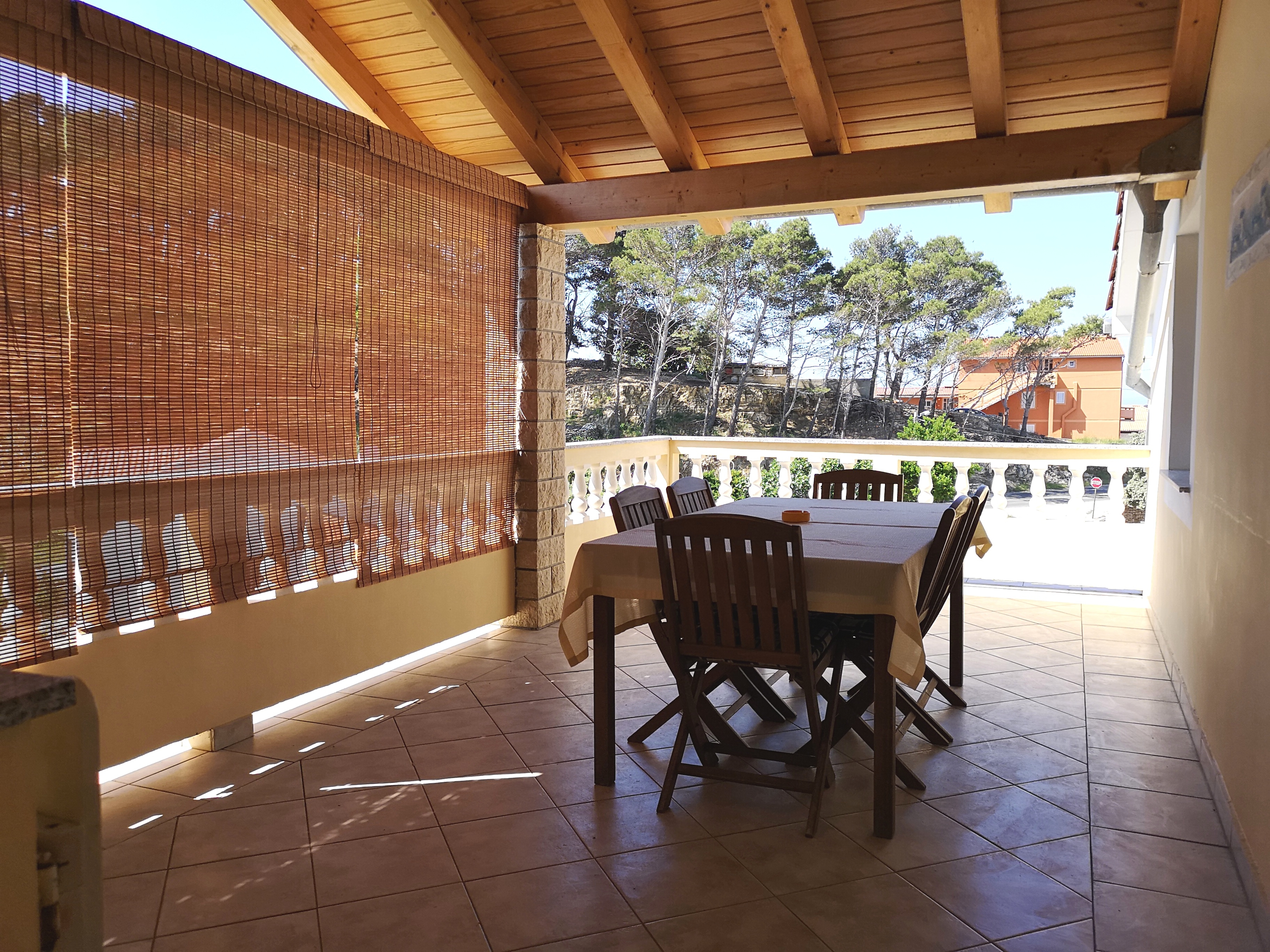 Two bedroom apartment with terrace Banjol, Rab  A-a