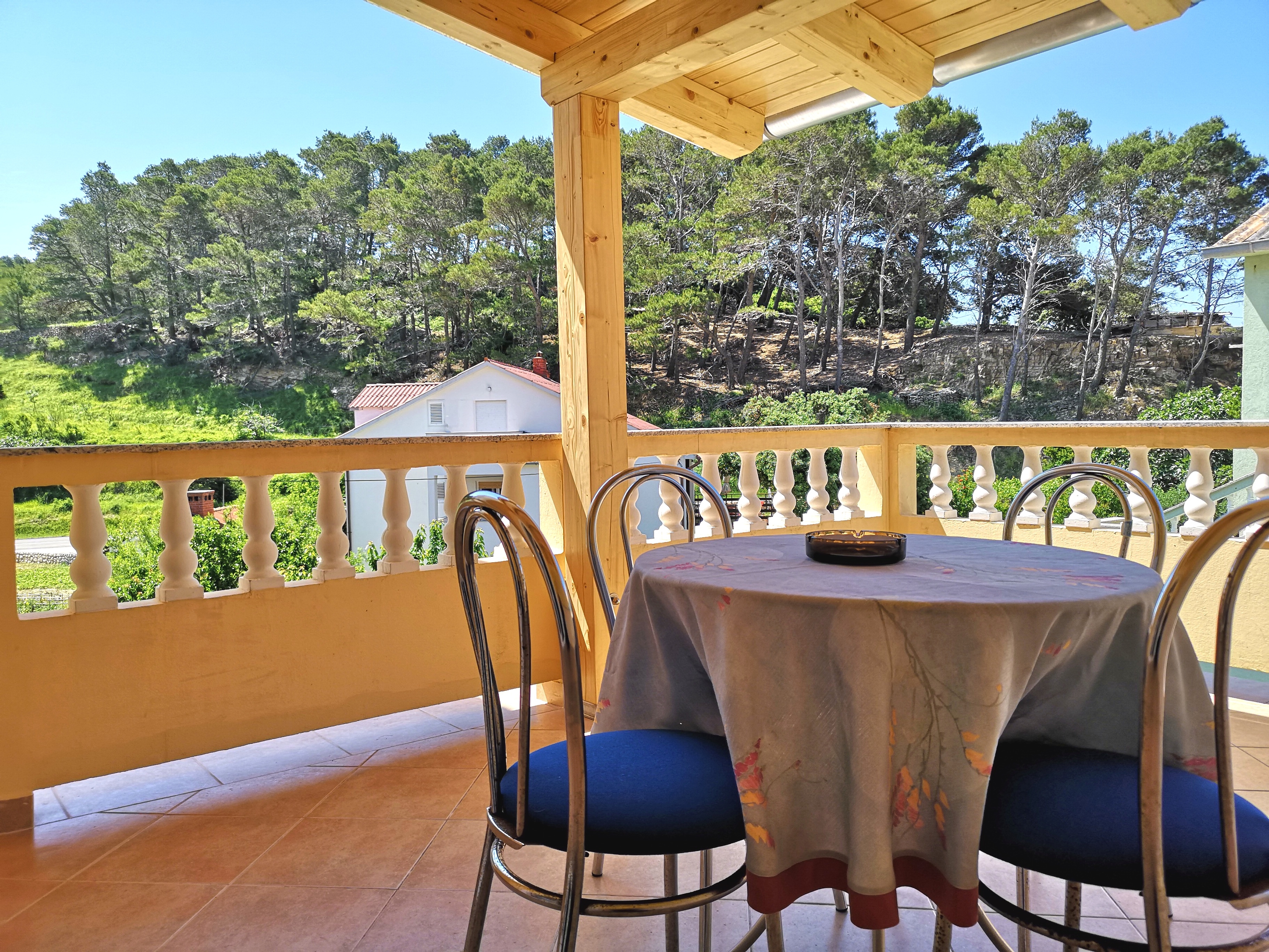 Two bedroom apartment with terrace Banjol, Rab  A-b