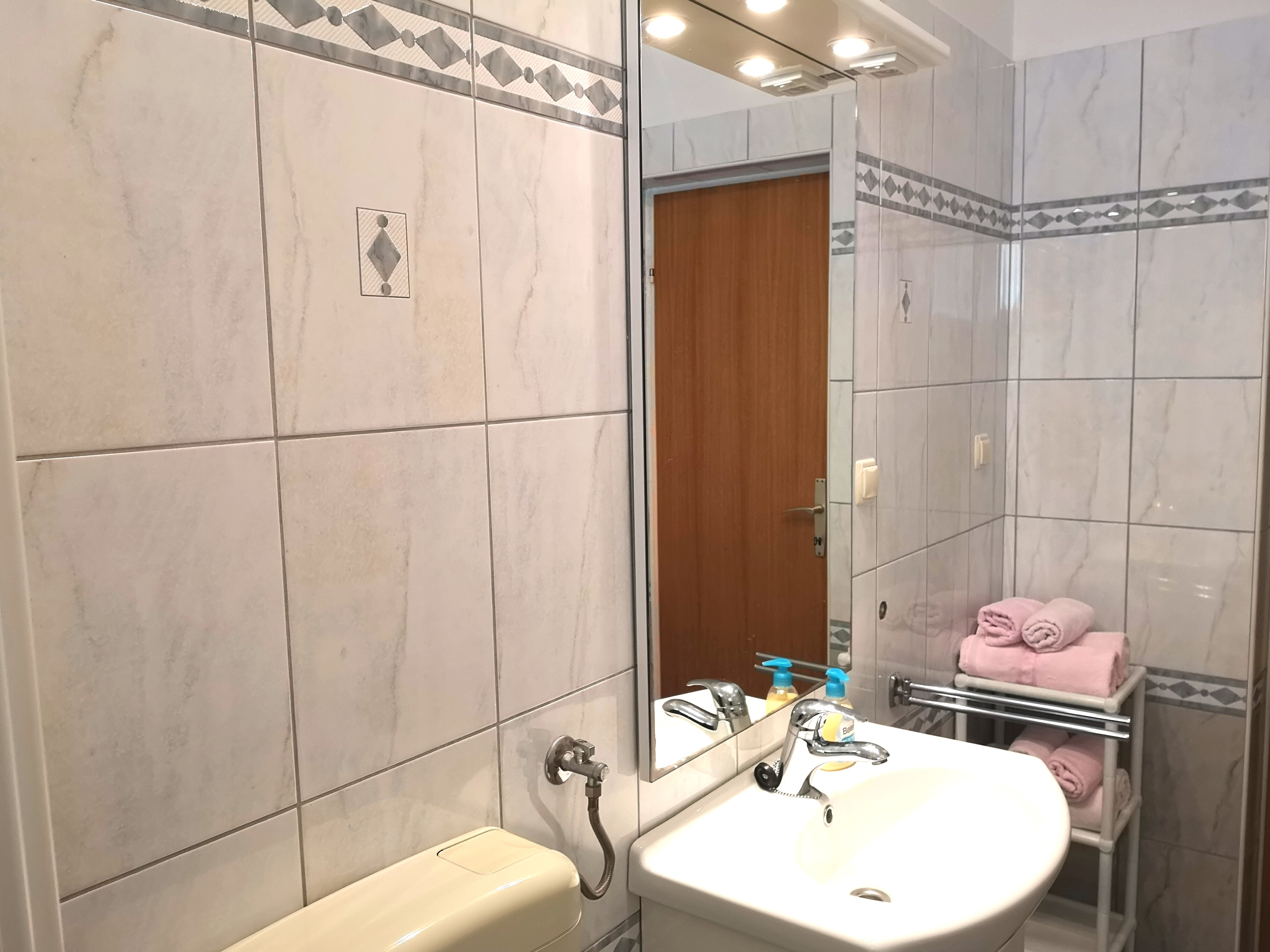 Two bedroom apartment with terrace Banjol, Rab  A-d