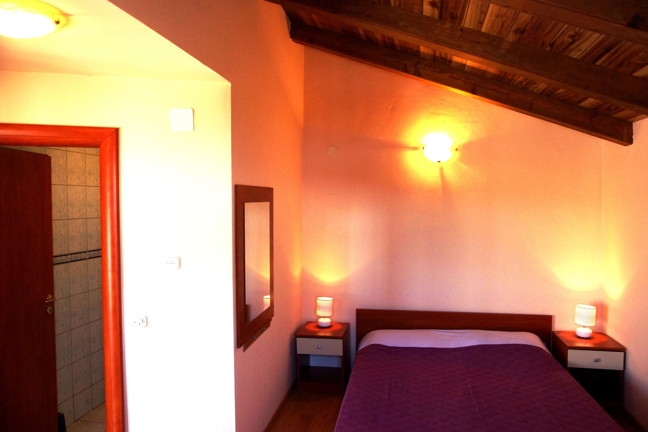 Four bedroom apartment with terrace and sea view Sumartin, Brač  A-a