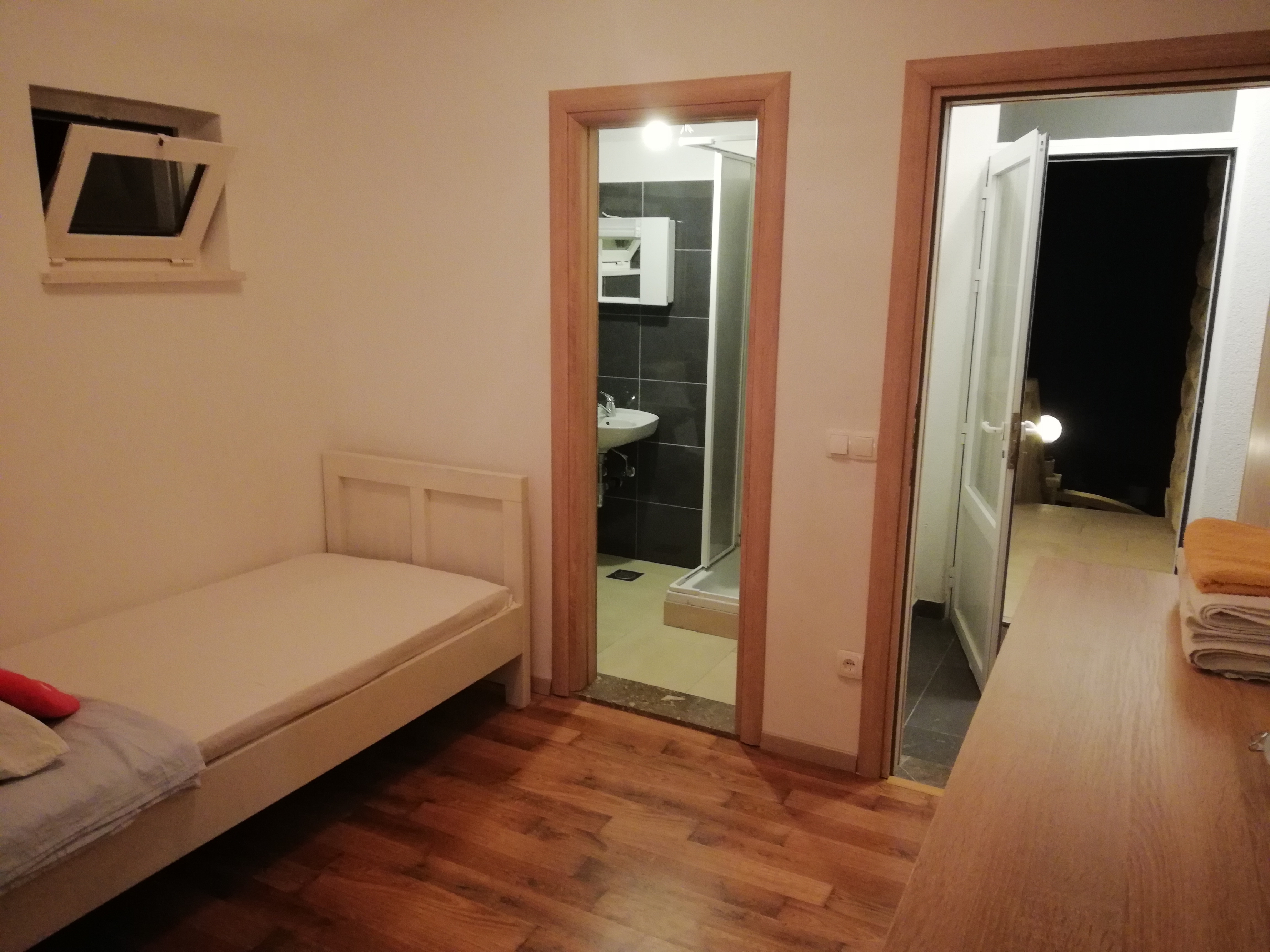 Four bedroom apartment with terrace and sea view Sumartin, Brač  A-a