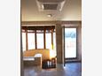 Sumartin, Chodba v ubytování typu apartment, s klimatizací, domácí mazlíčci povoleni a WiFi.