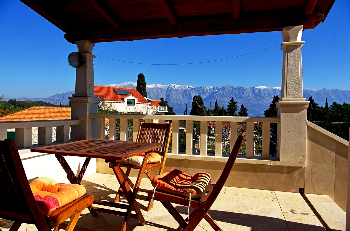 Four bedroom apartment with terrace and sea view Sumartin, Brač  A-a