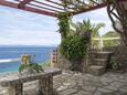 Stiniva, Terrasse dans l’hébergement en type house, avec la vue sur la mer.