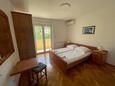 Slatine, Dormitorio 1 in the apartment, air condition available y WiFi.