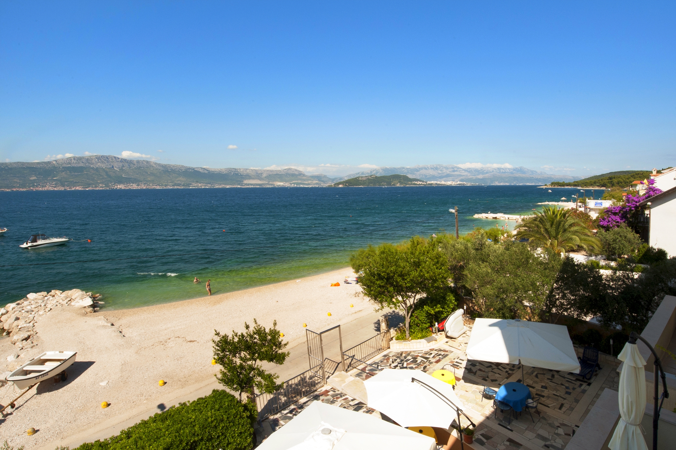 Two bedroom apartment near beach Slatine, Čiovo  A-c